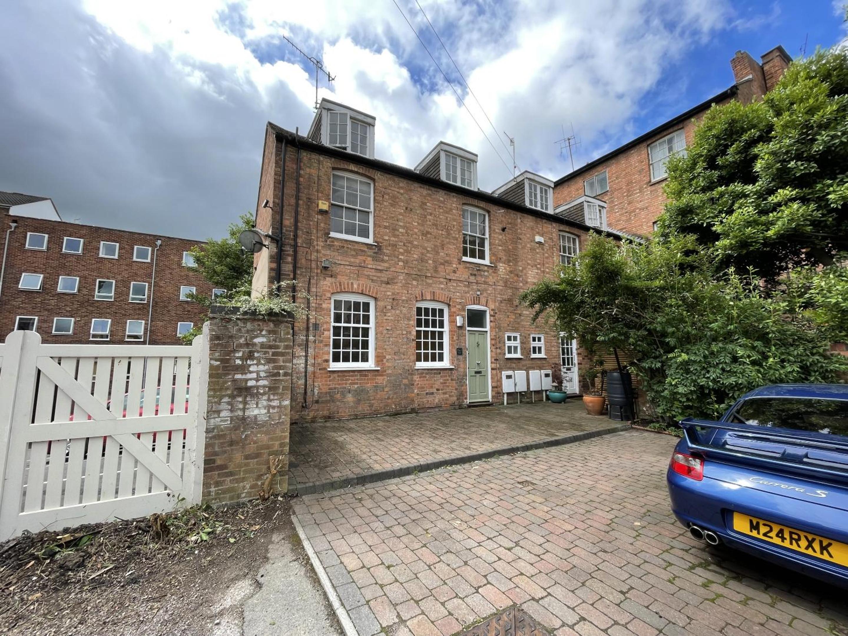 Luxury 3-bed Victorian Townhouse Hosted by Hutch Lifestyle