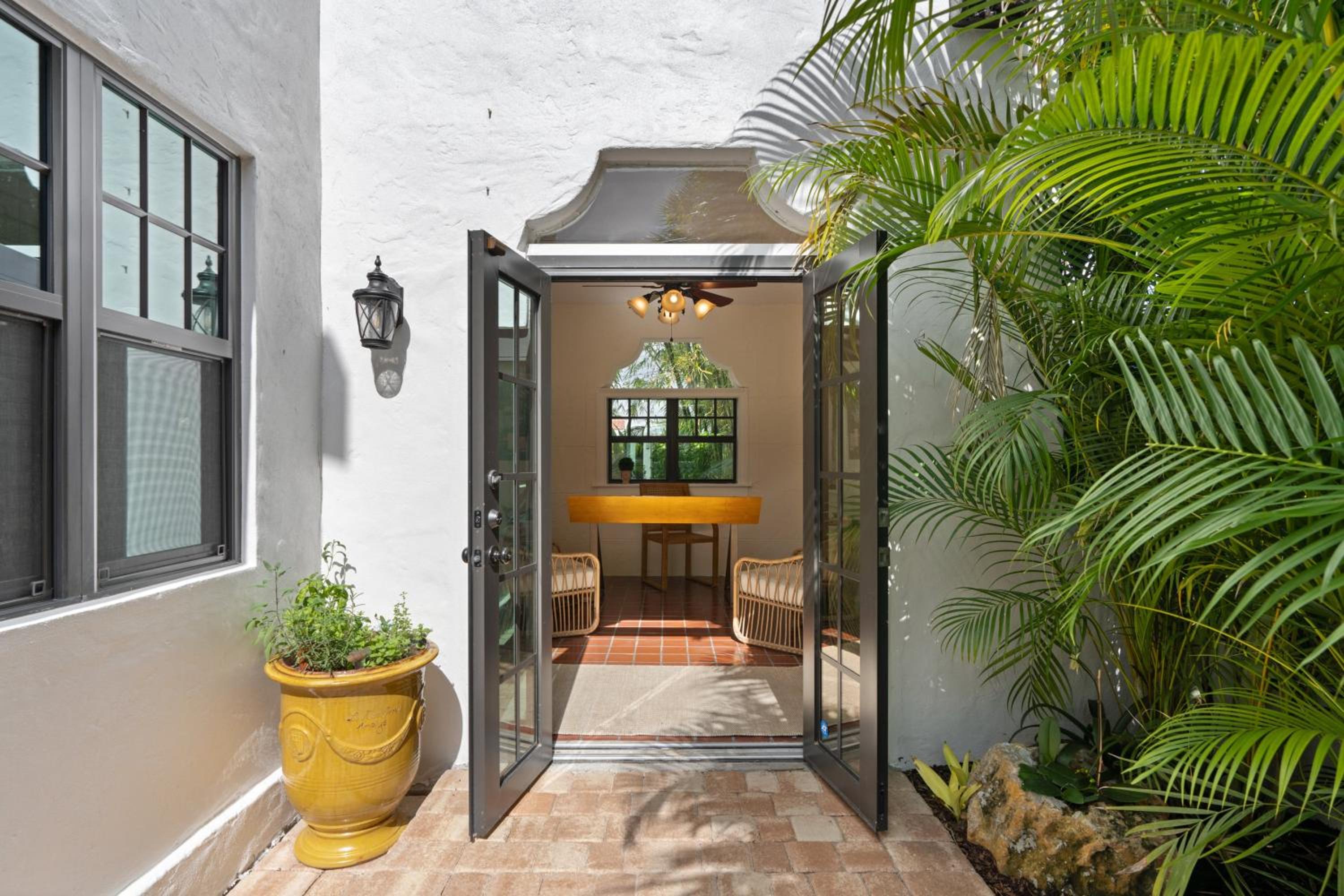 Casa Michaeline - Escape to a Glamorous Spanish Pool Oasis