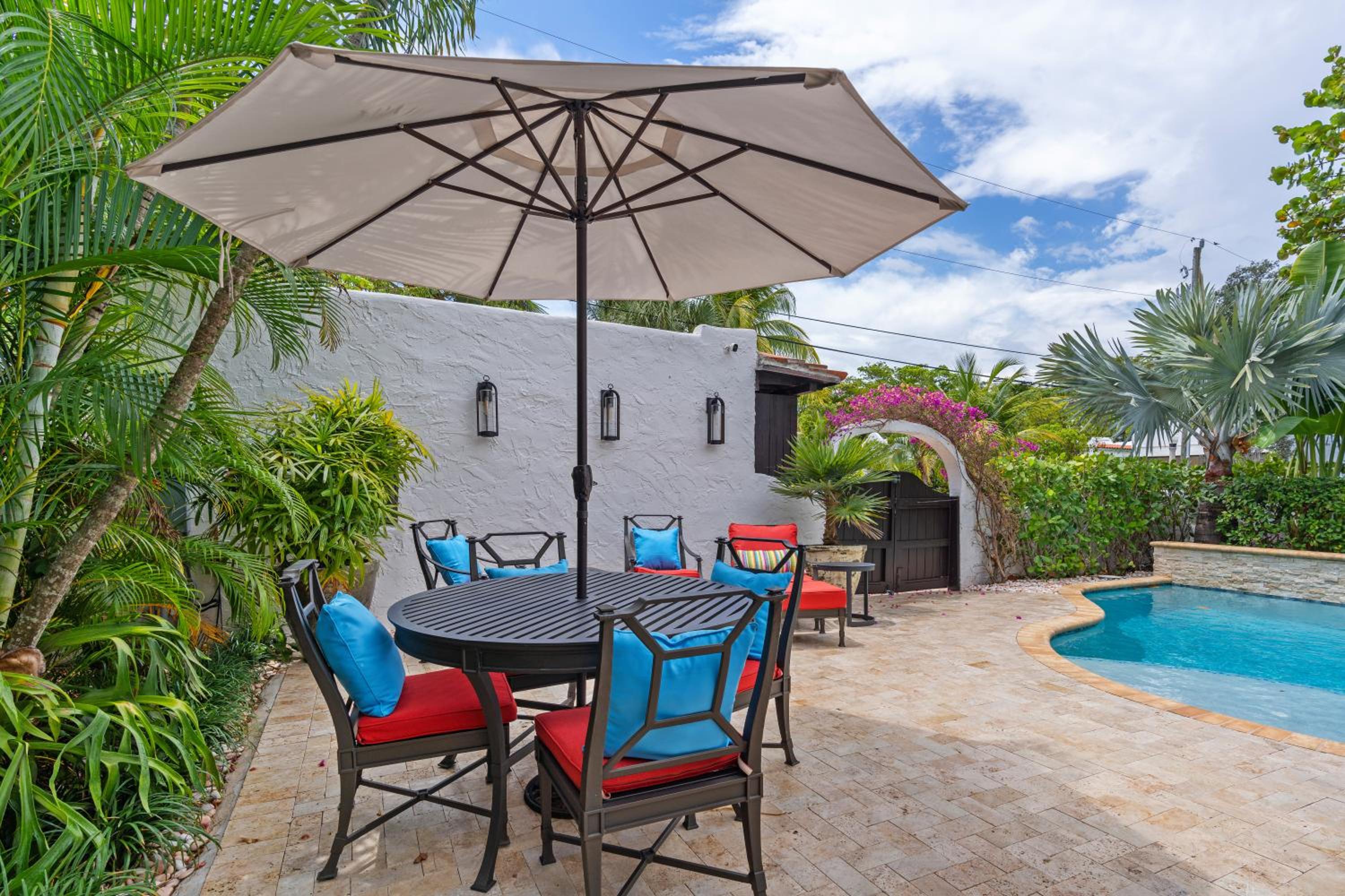 Casa Michaeline - Escape to a Glamorous Spanish Pool Oasis