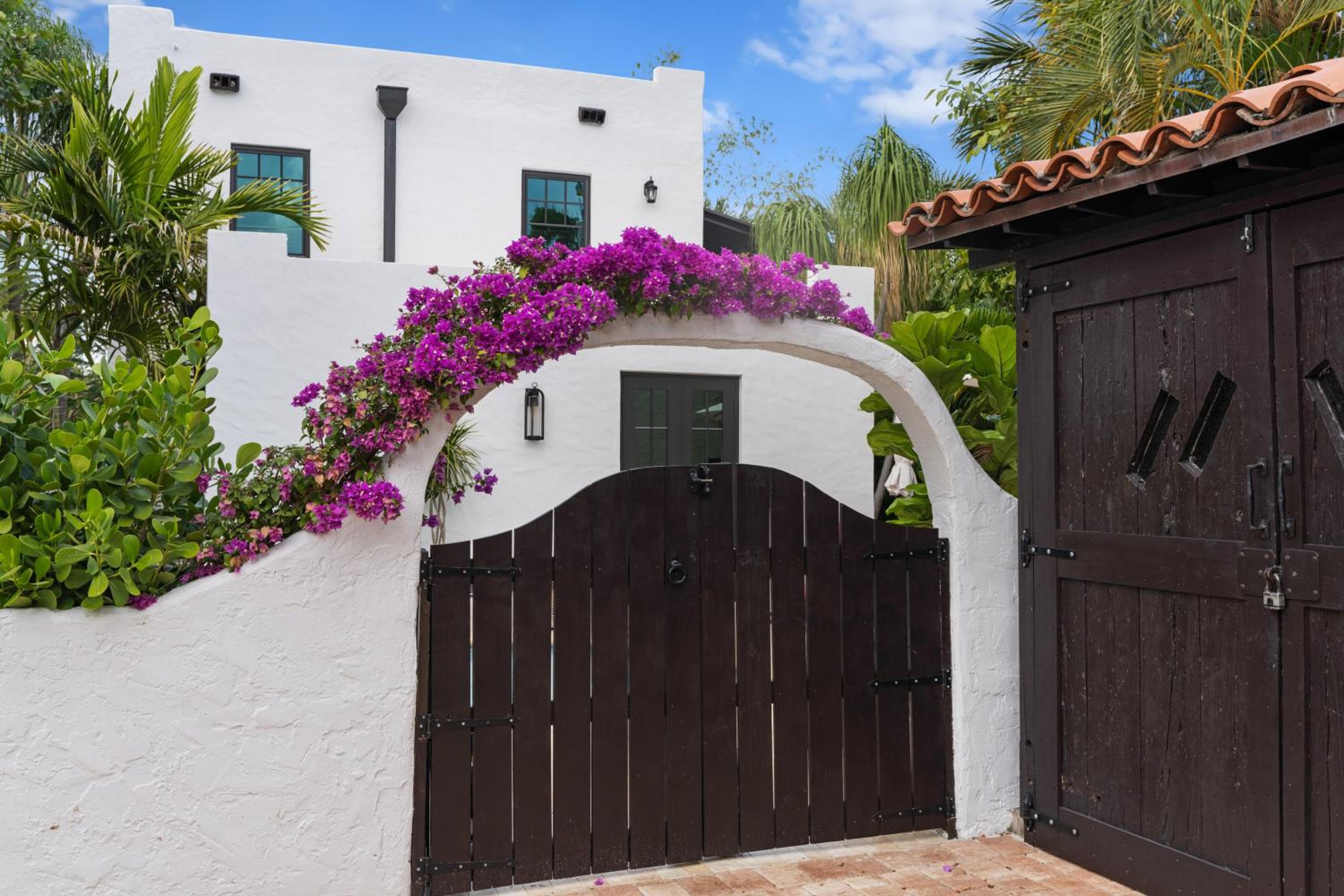 Casa Michaeline - Escape to a Glamorous Spanish Pool Oasis