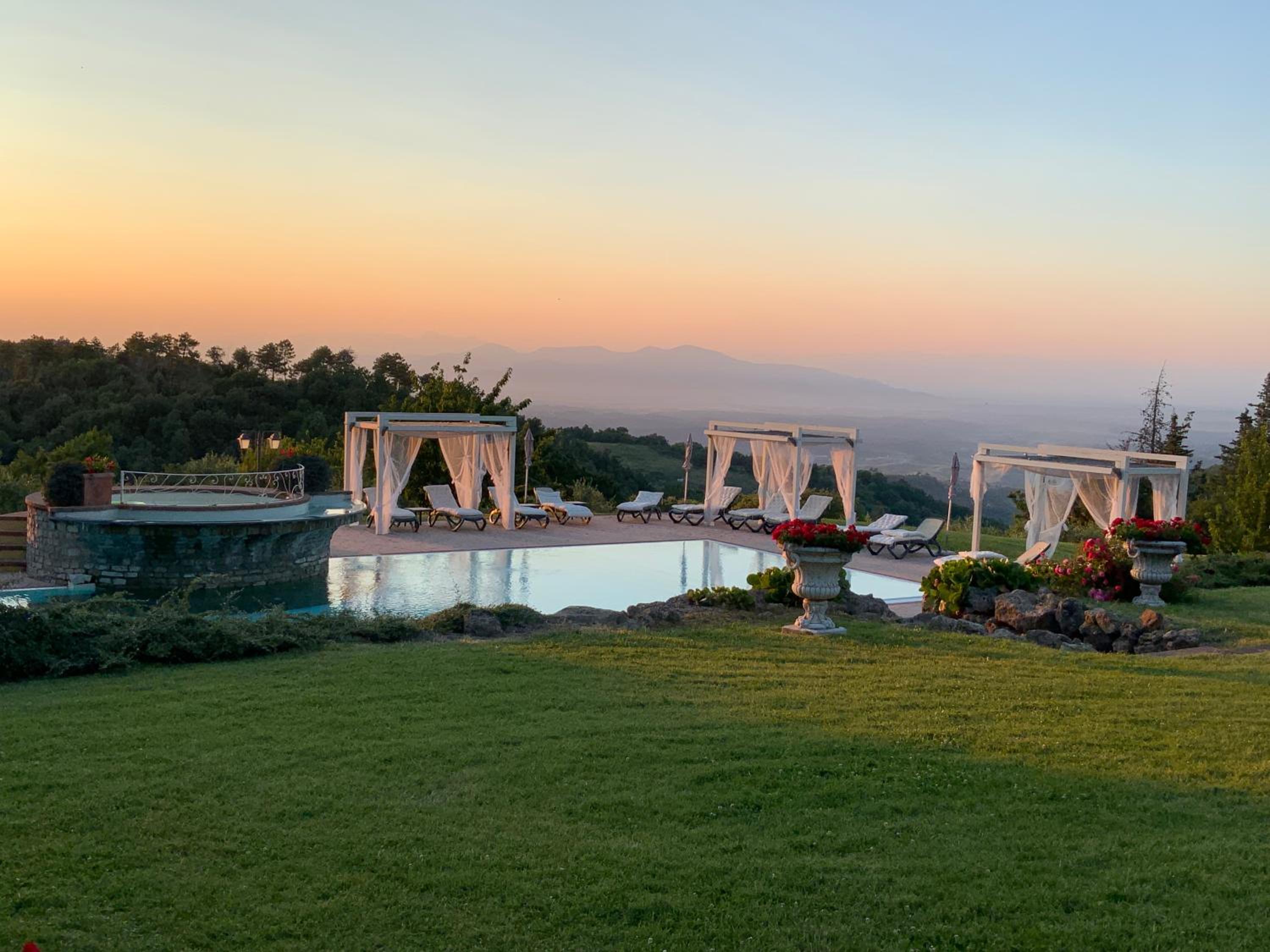Villa Le Polle di Meletro - Exclusive Tuscan Villa with Private Pool & Panoramic Glass Sauna