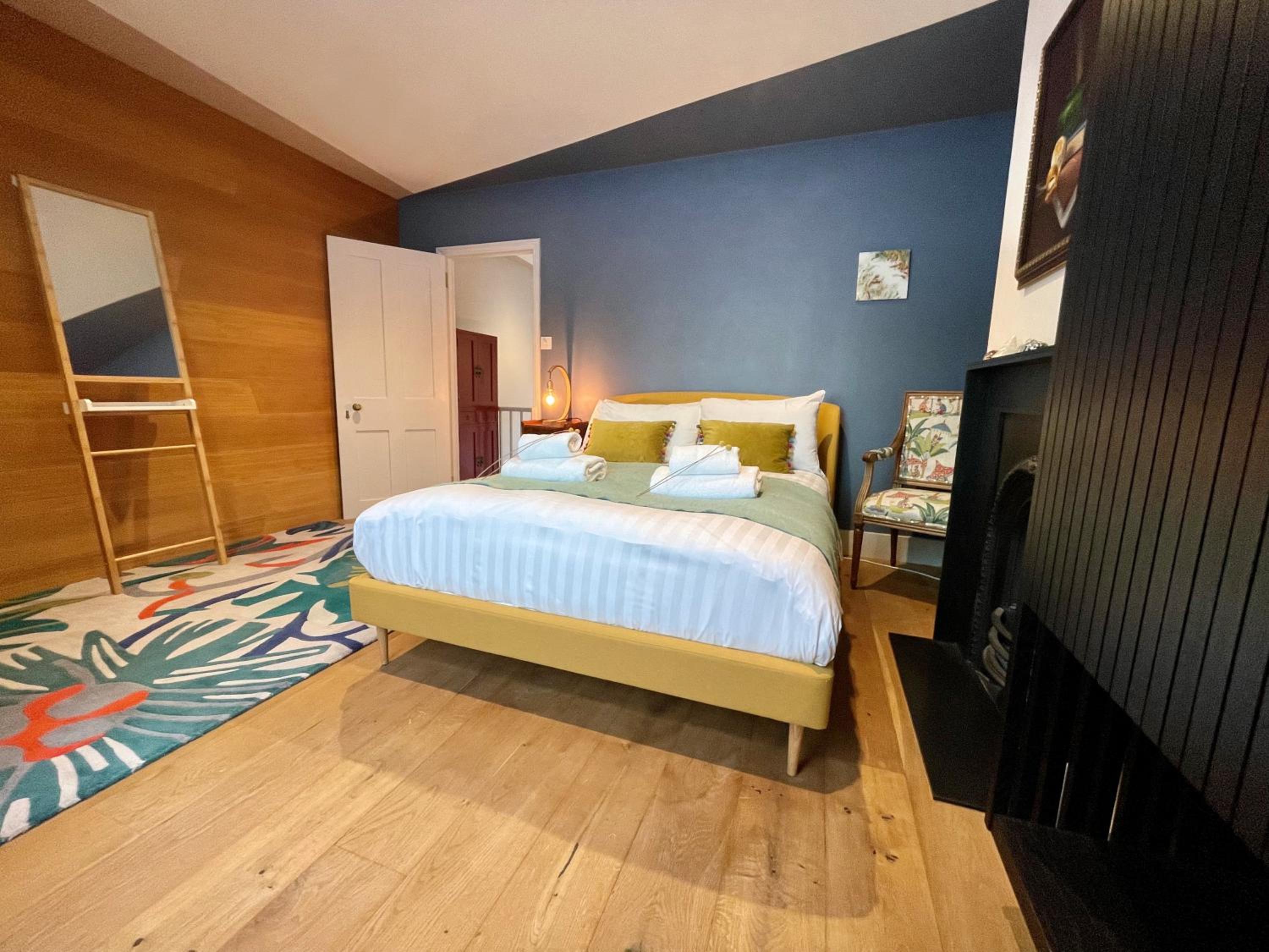 Stylish 2-bedroom Townhouse next to Brighton Station