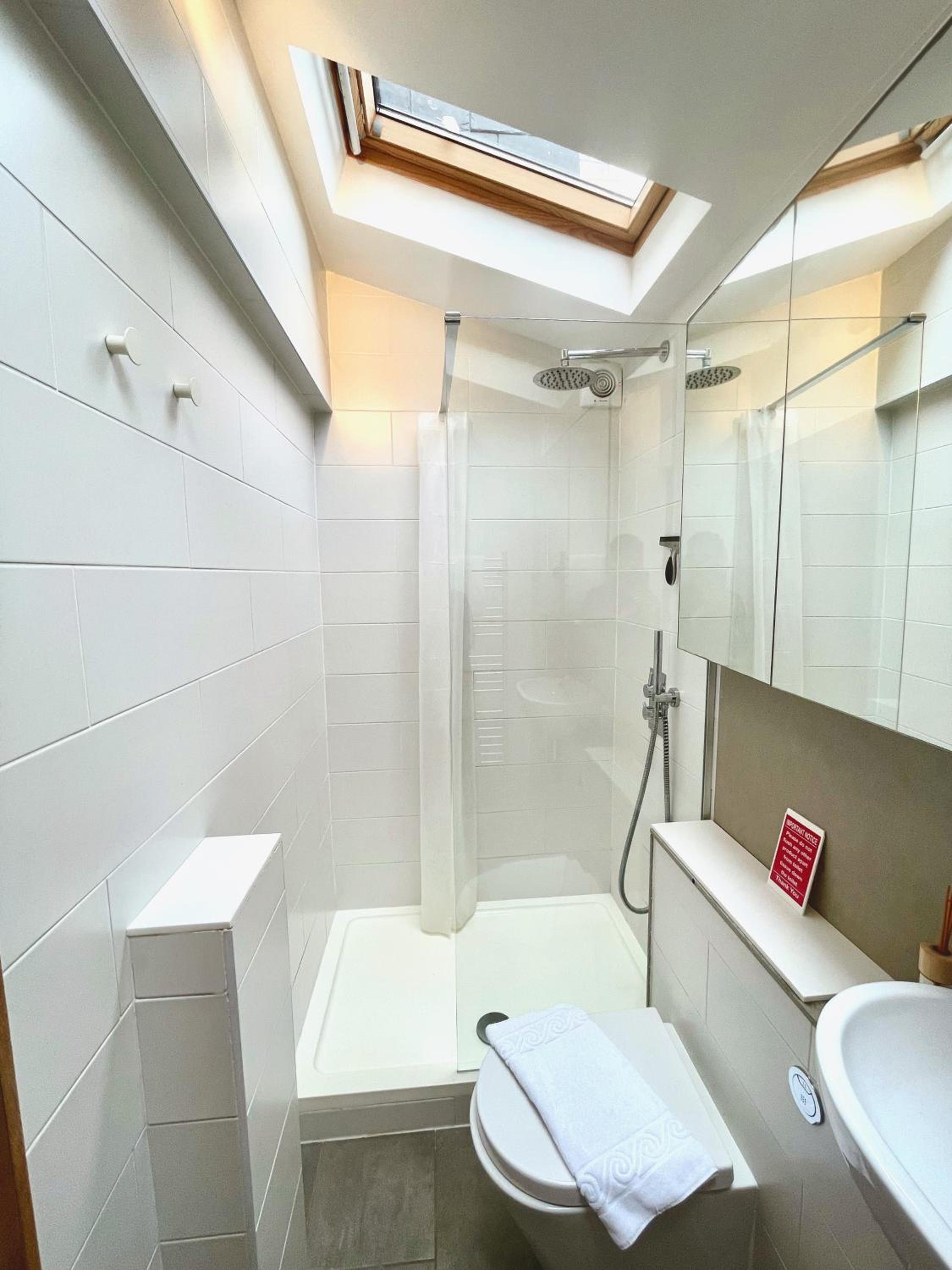 Stylish 2-bedroom Townhouse next to Brighton Station
