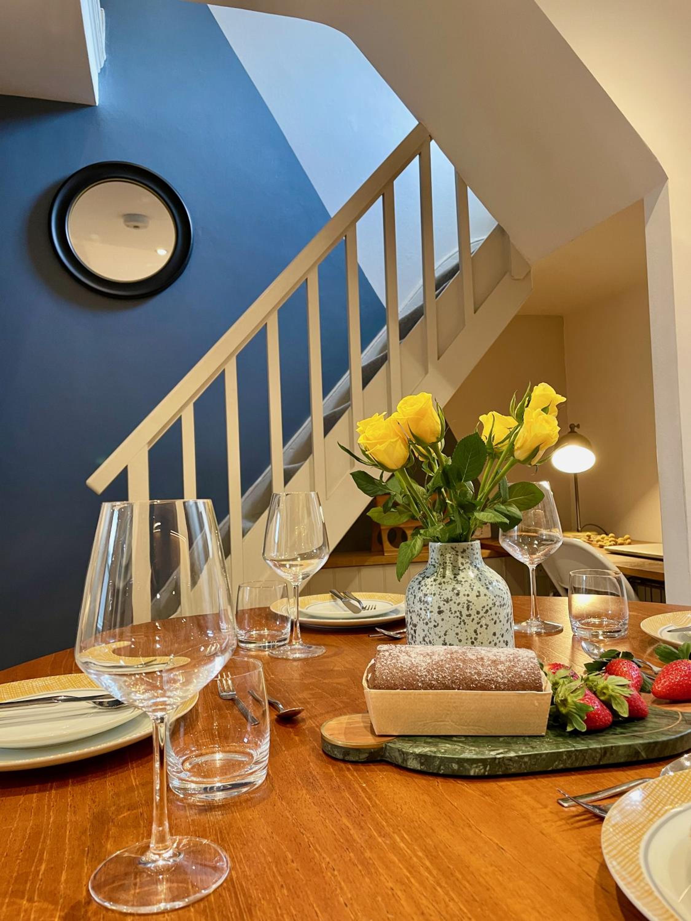 Stylish 2-bedroom Townhouse next to Brighton Station