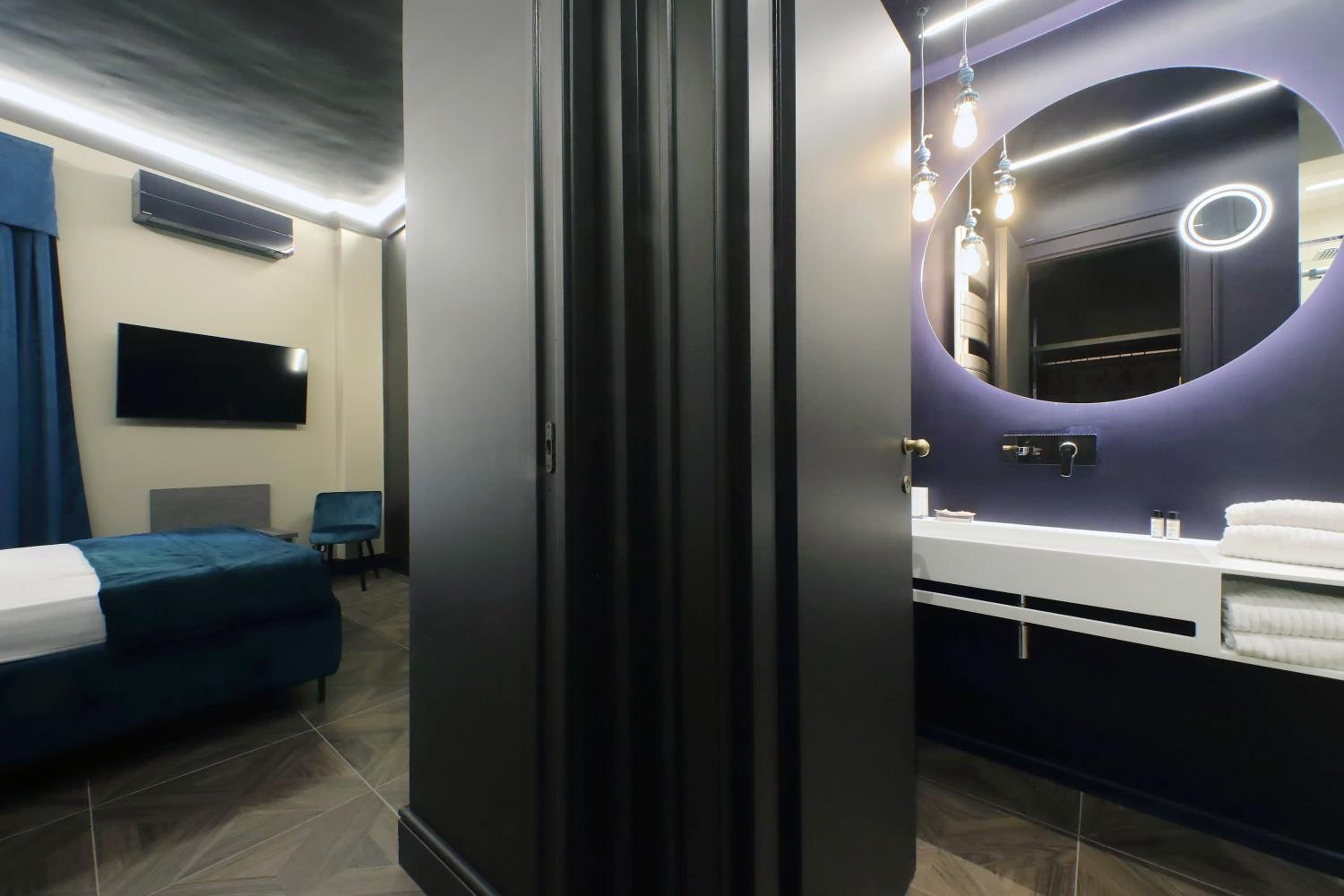 hotel room