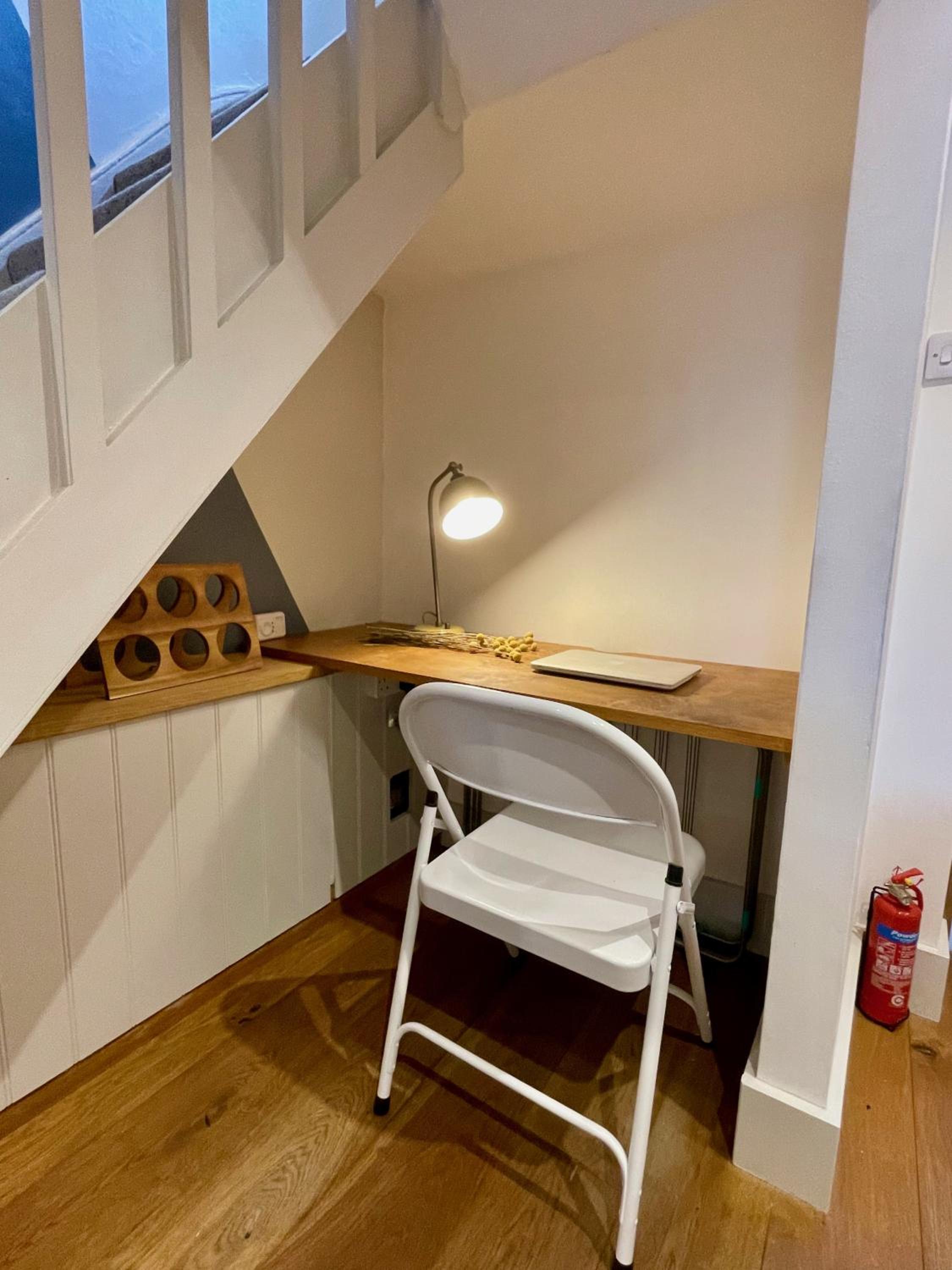 Stylish 2-bedroom Townhouse next to Brighton Station