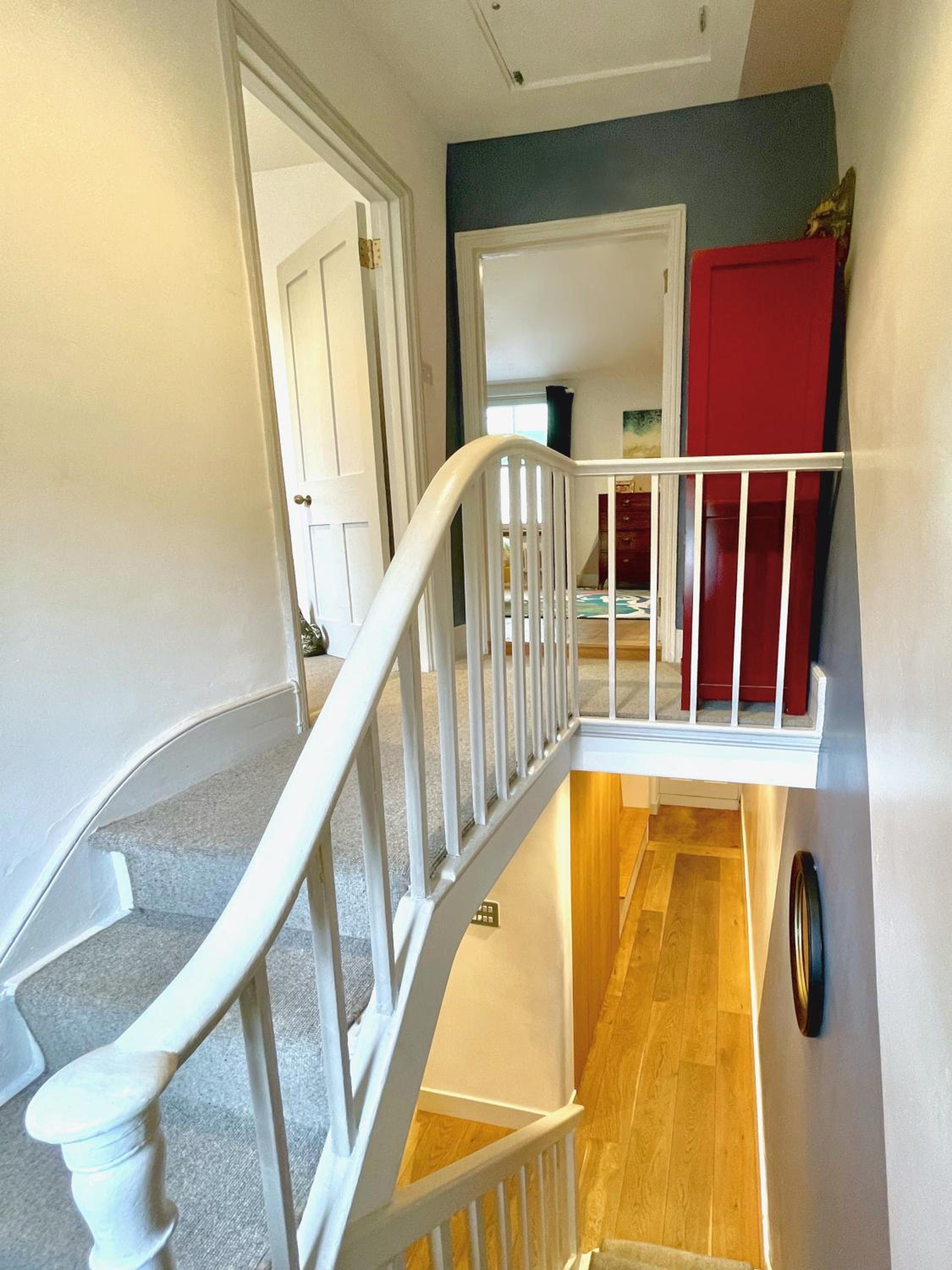 Stylish 2-bedroom Townhouse next to Brighton Station