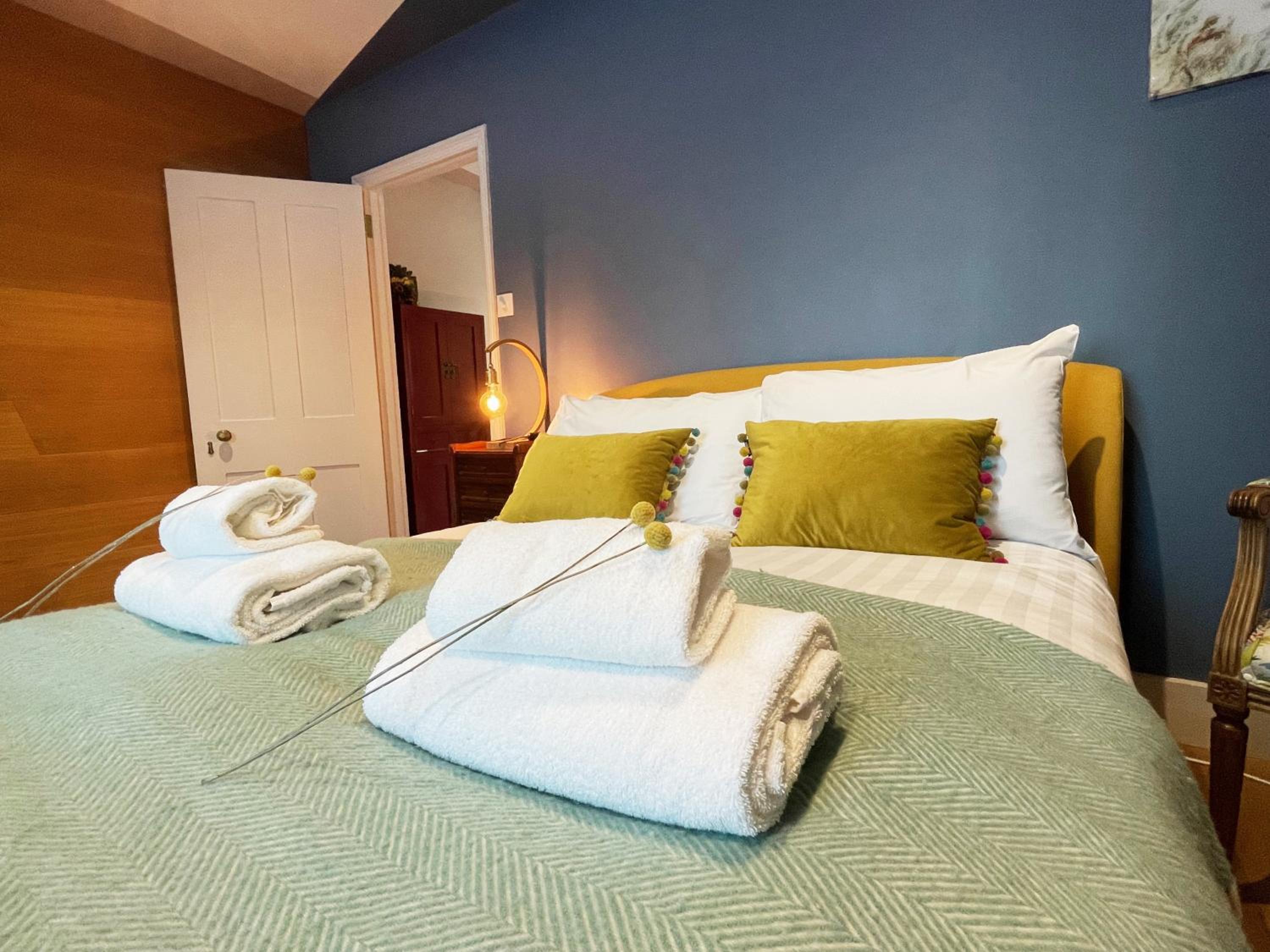 Stylish 2-bedroom Townhouse next to Brighton Station