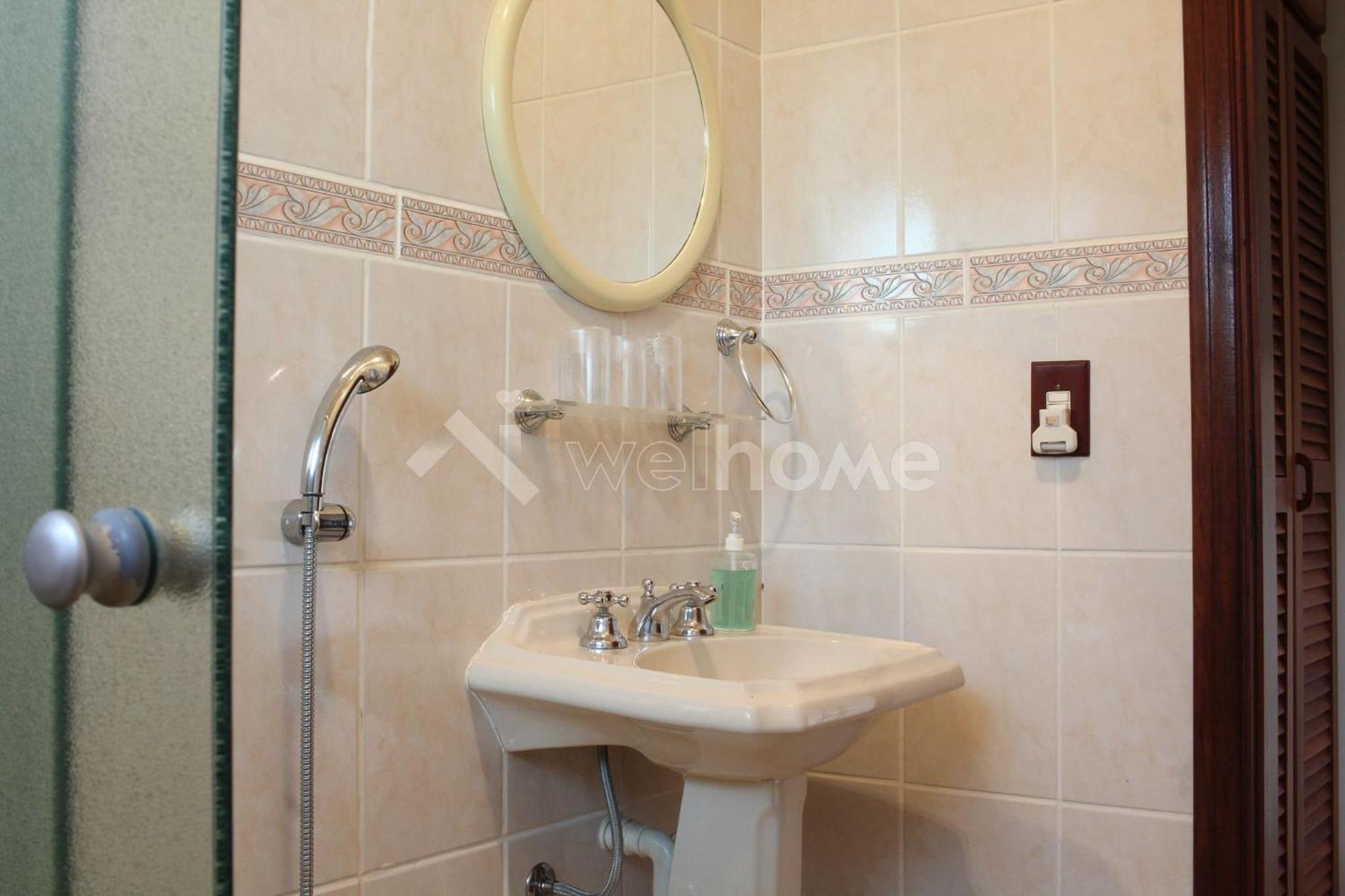 Casa em condomínio com piscina e acesso a represa