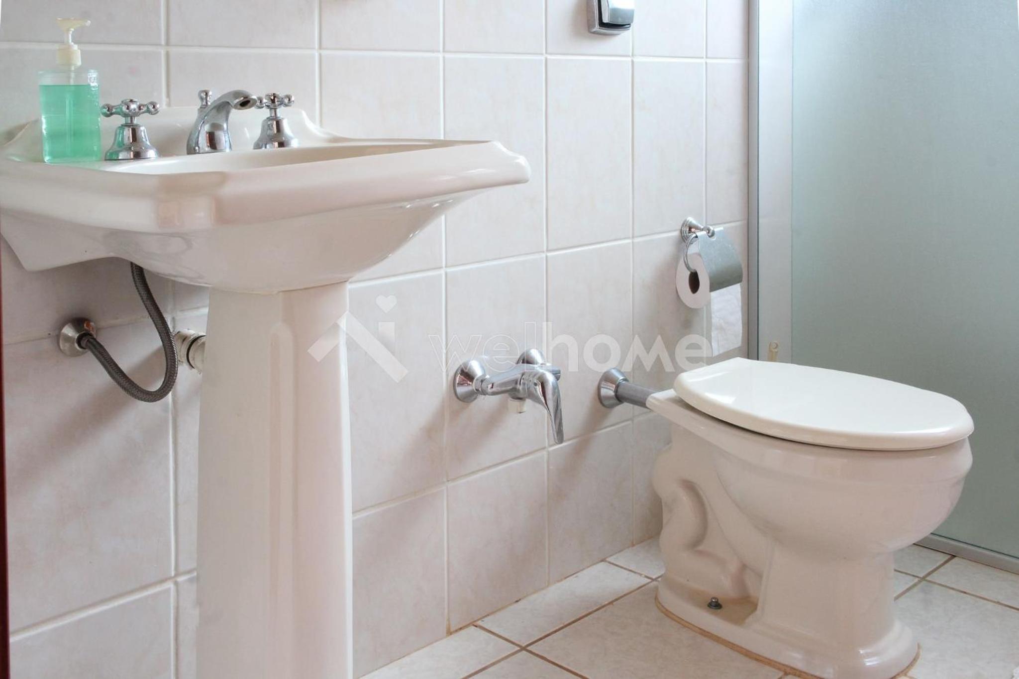 Casa em condomínio com piscina e acesso a represa