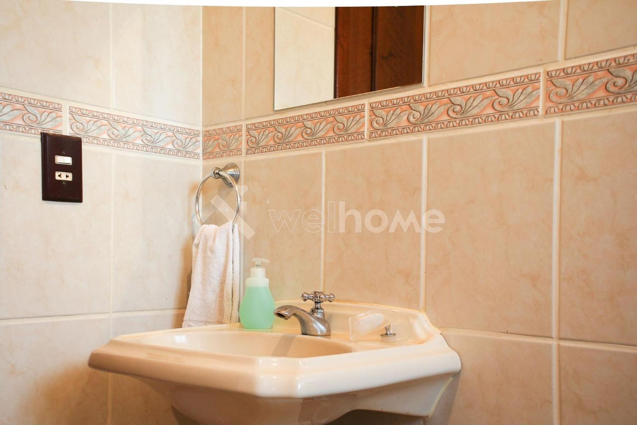 Casa em condomínio com piscina e acesso a represa