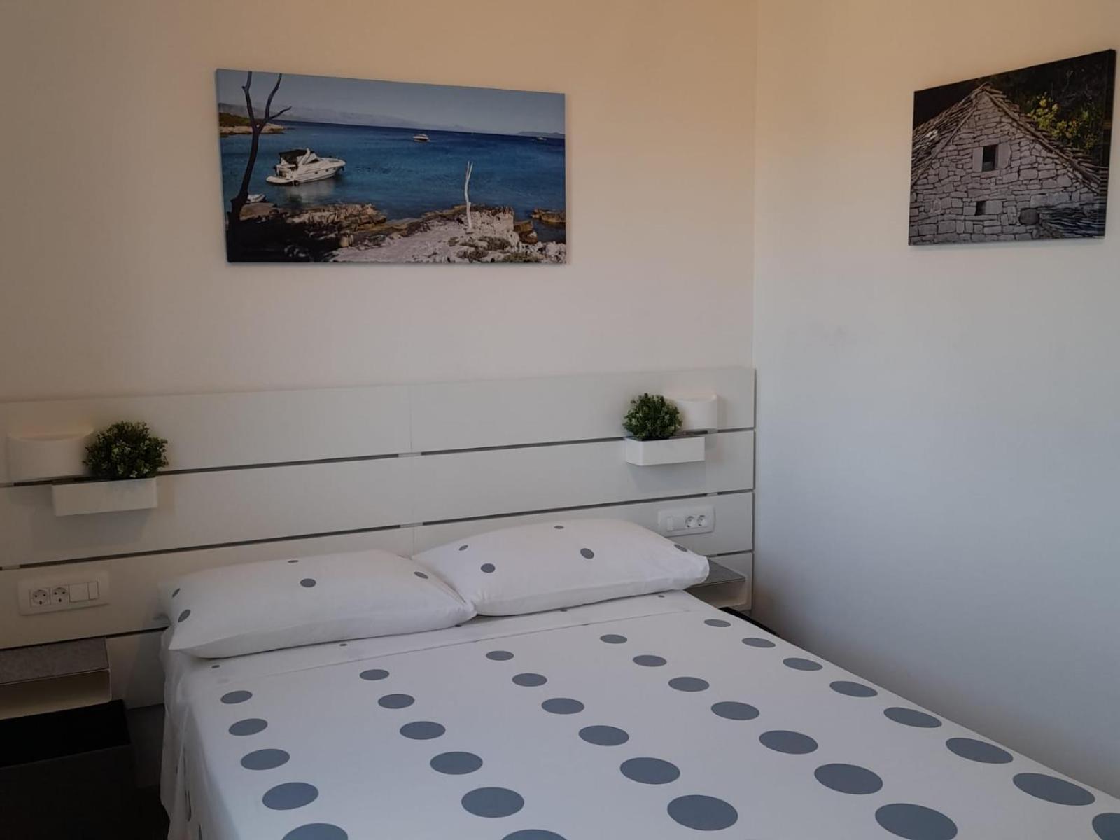 BellaVista Jelsa 2+2
