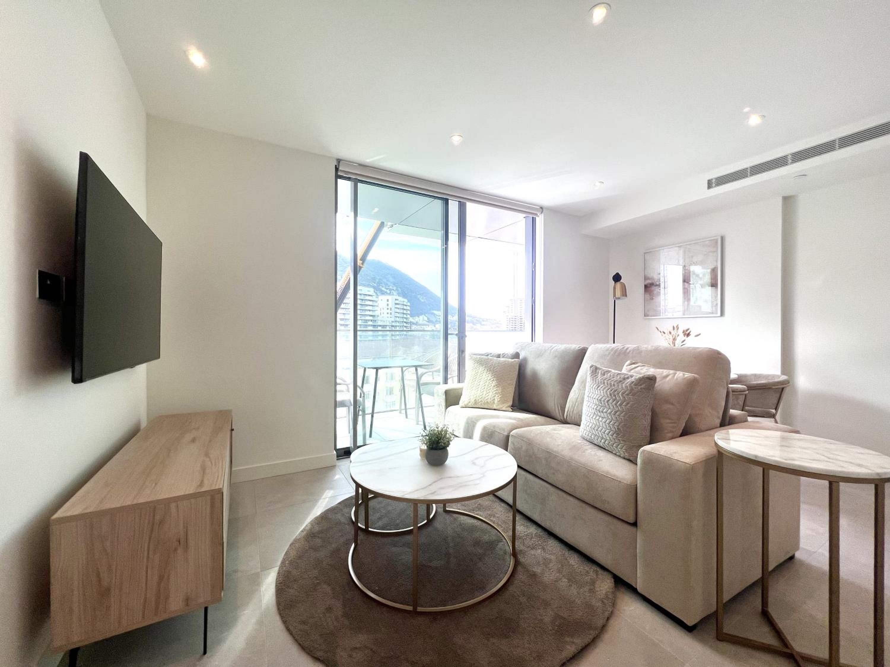 Luxury 1 Bed Apt With Pool Access In Eurocity view 3