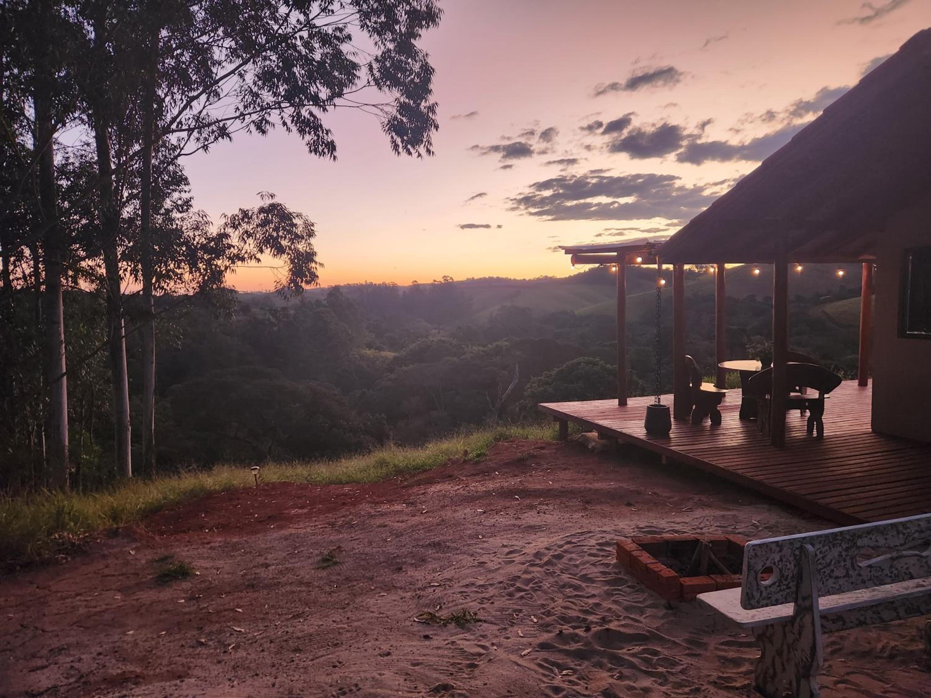 Provence Lavander Chalet by MontJacui - com jacuzzi e ar condicionado