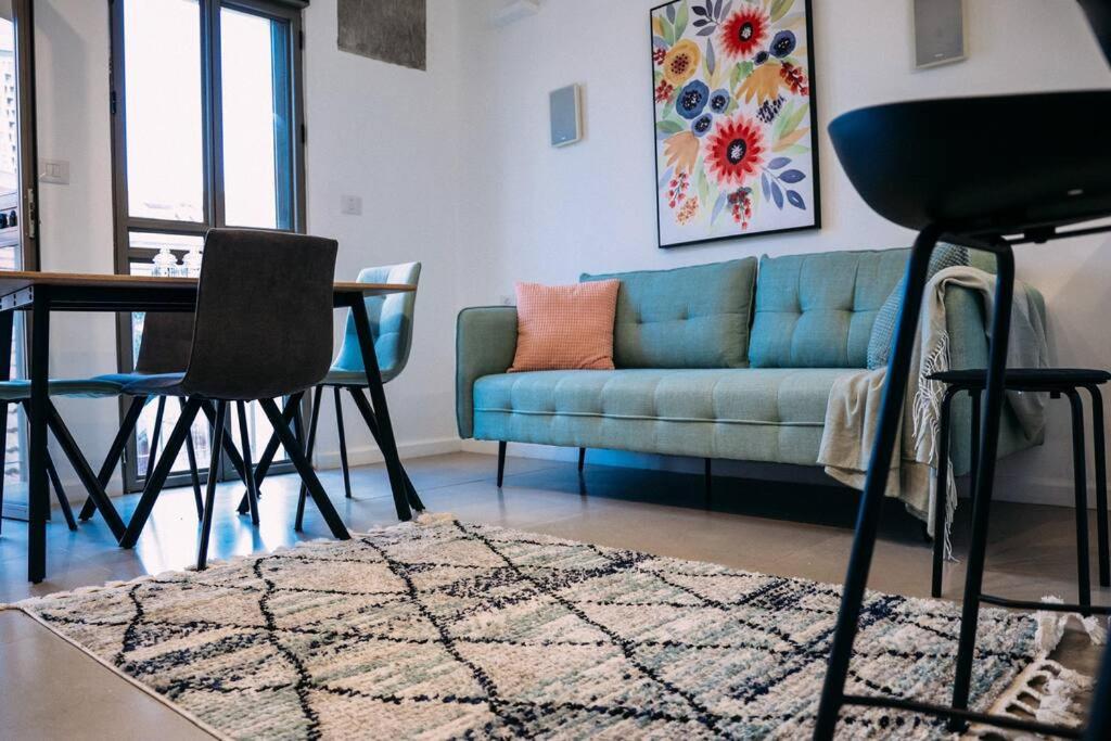 New. Center town. Superb appartment. view 4