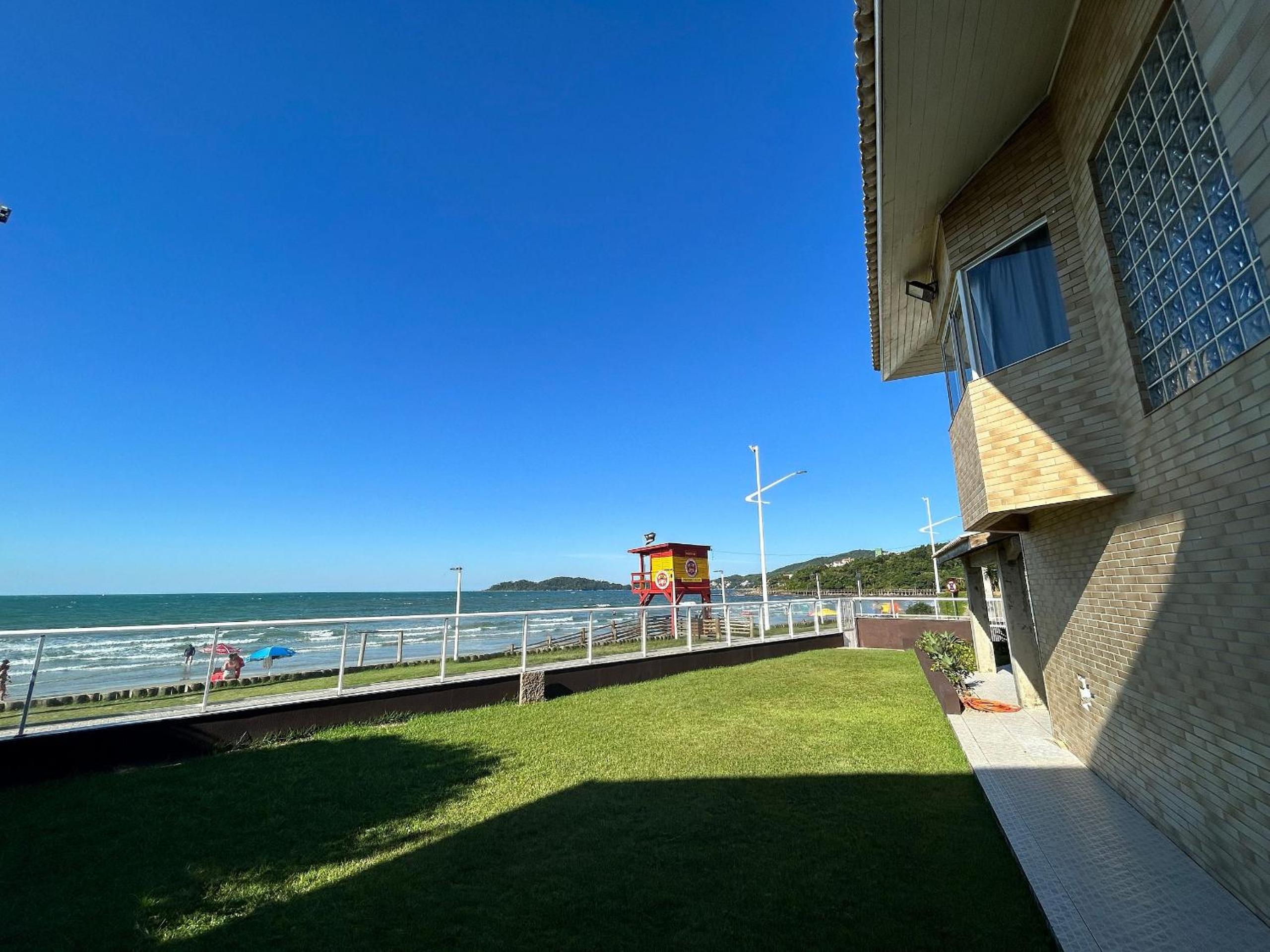 413 - Casa frente Mar em Bombas-Bombinhas.