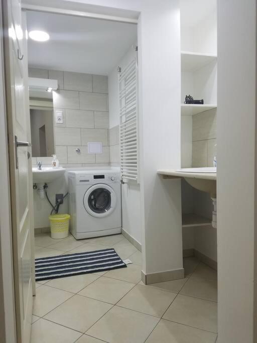 Big COZY - Skyfall Apartment 3 BDRM 6 BEDS 1&Half Baths