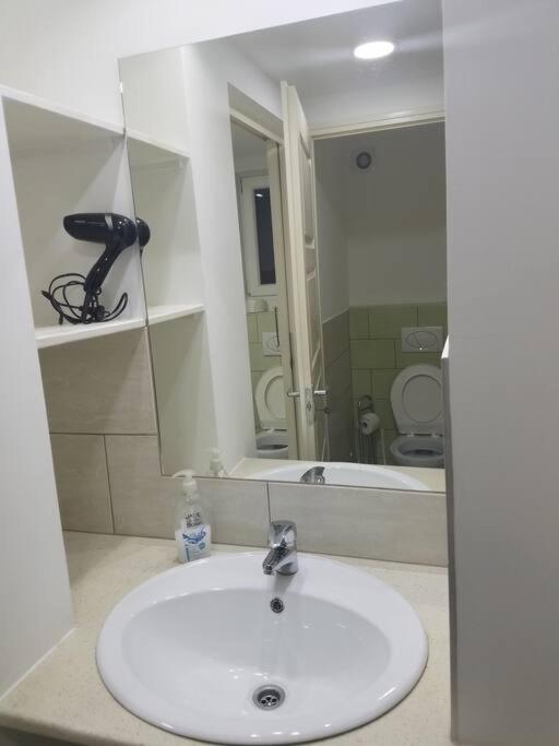 Big COZY - Skyfall Apartment 3 BDRM 6 BEDS 1&Half Baths
