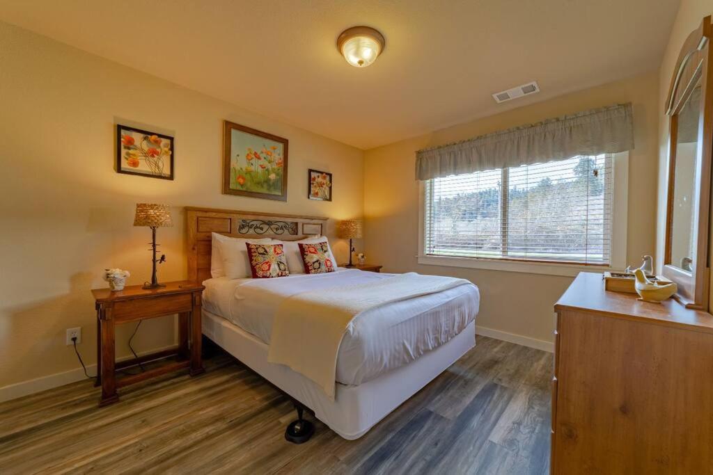 Elk Meadow Cabins 15A Lady Bird Suite view 5