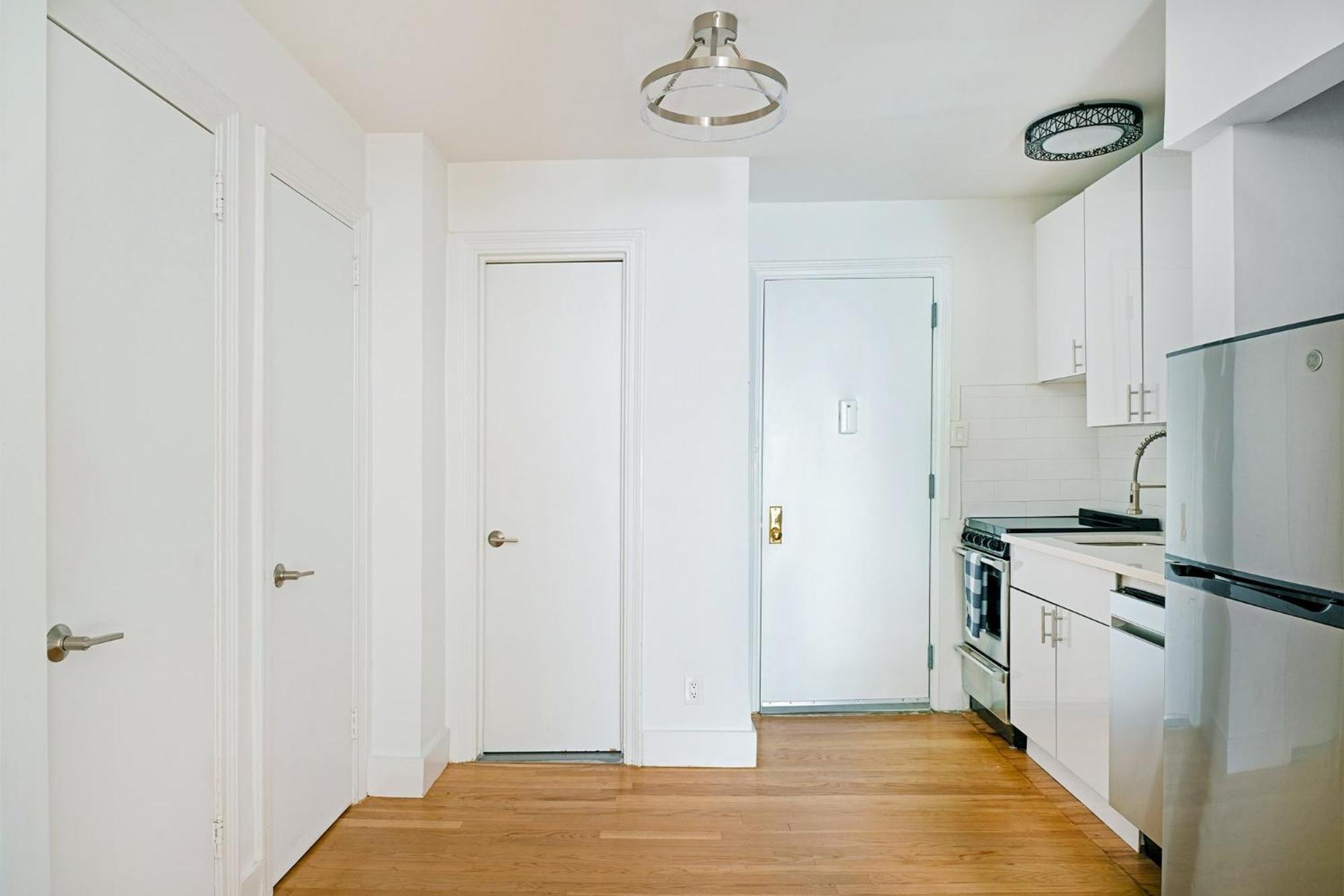 444-3F Newly renovated 1BR in Hell's Kitchen