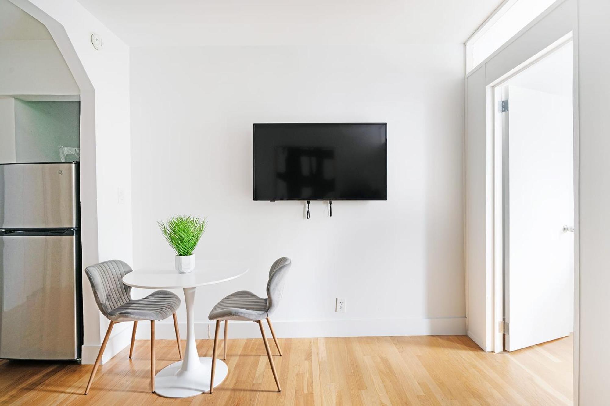444-3F Newly renovated 1BR in Hell's Kitchen