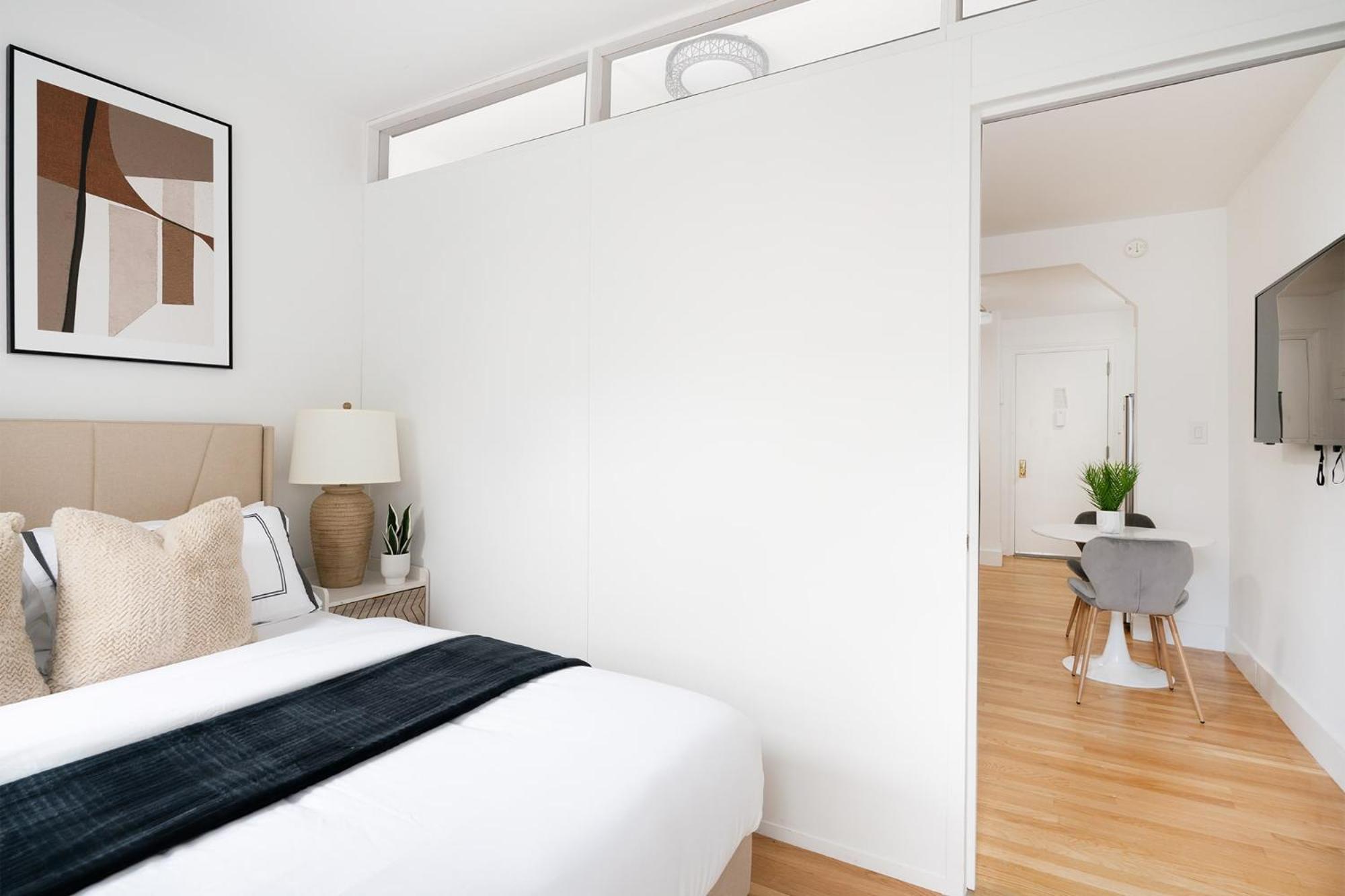 444-3F Newly renovated 1BR in Hell's Kitchen