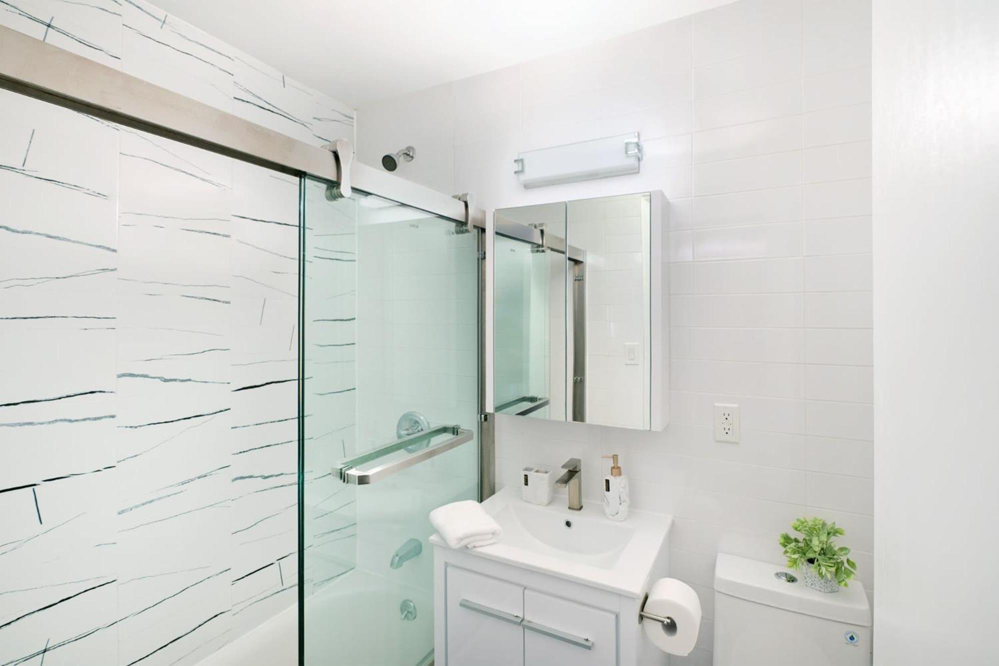 444-3F Newly renovated 1BR in Hell's Kitchen