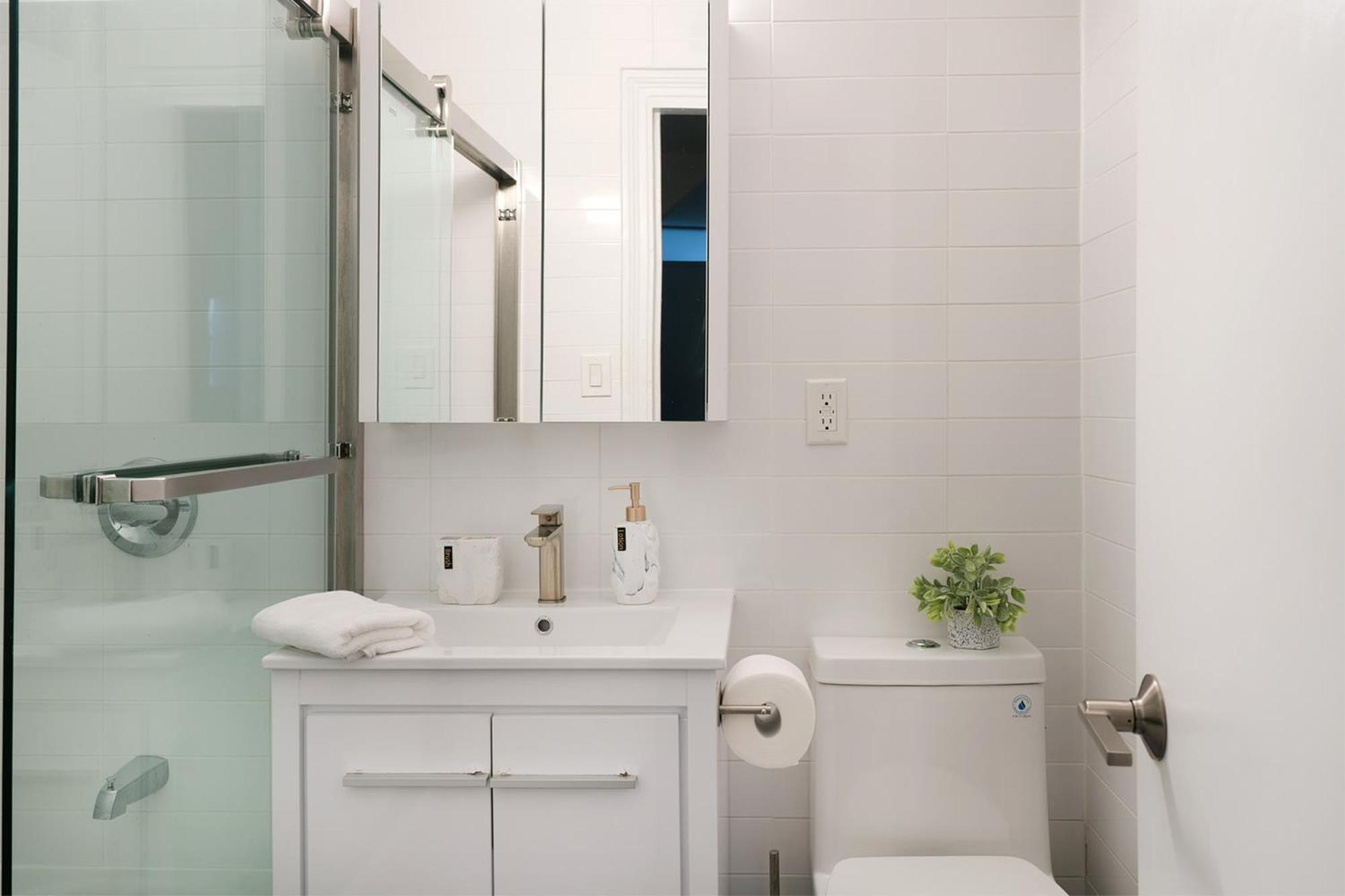 444-3F Newly renovated 1BR in Hell's Kitchen