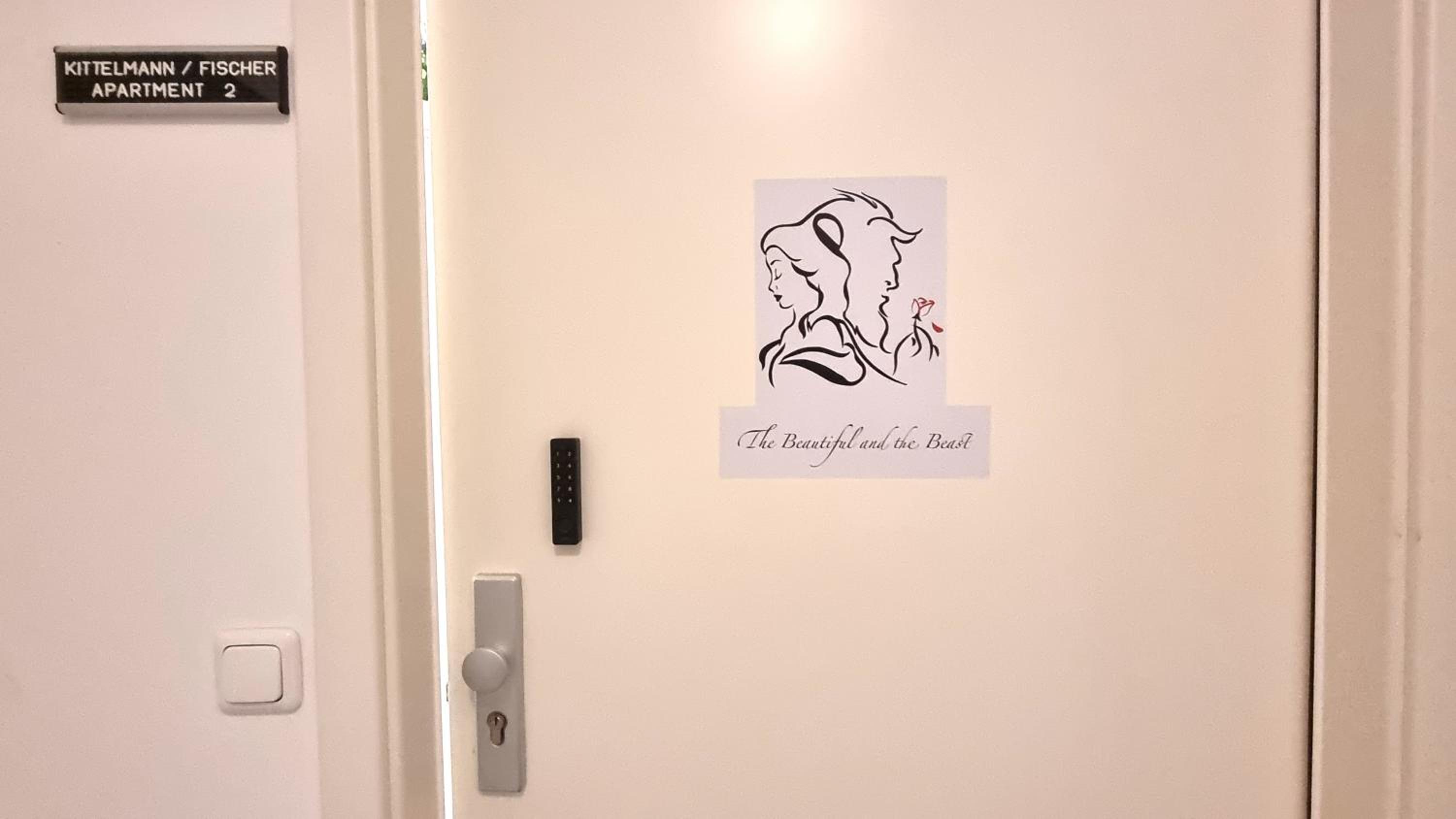 Beauty and Beast 24h-Check-in, 6 Pers, Klima, Massageliege