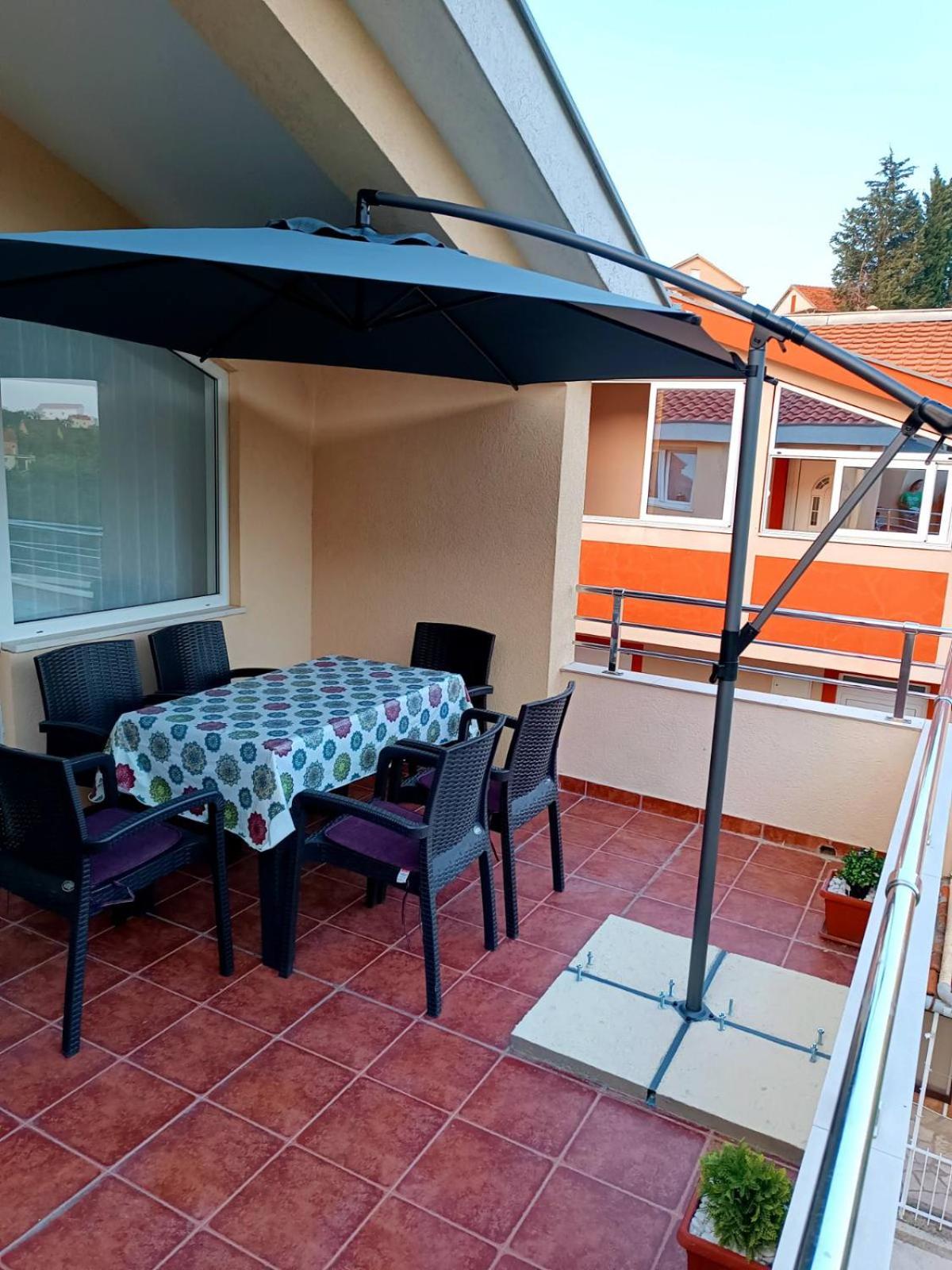 Jovana -- porodicni apartmani Igalo view 4