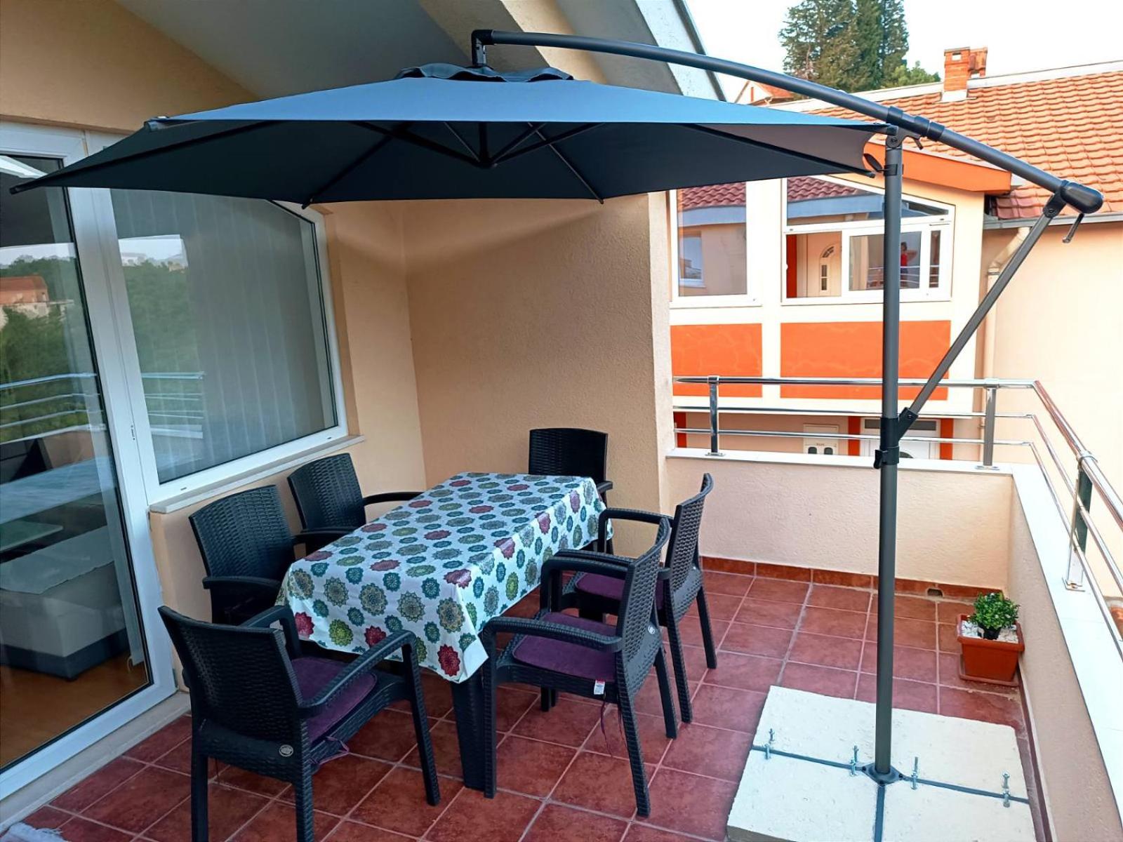 Jovana -- porodicni apartmani Igalo view 3