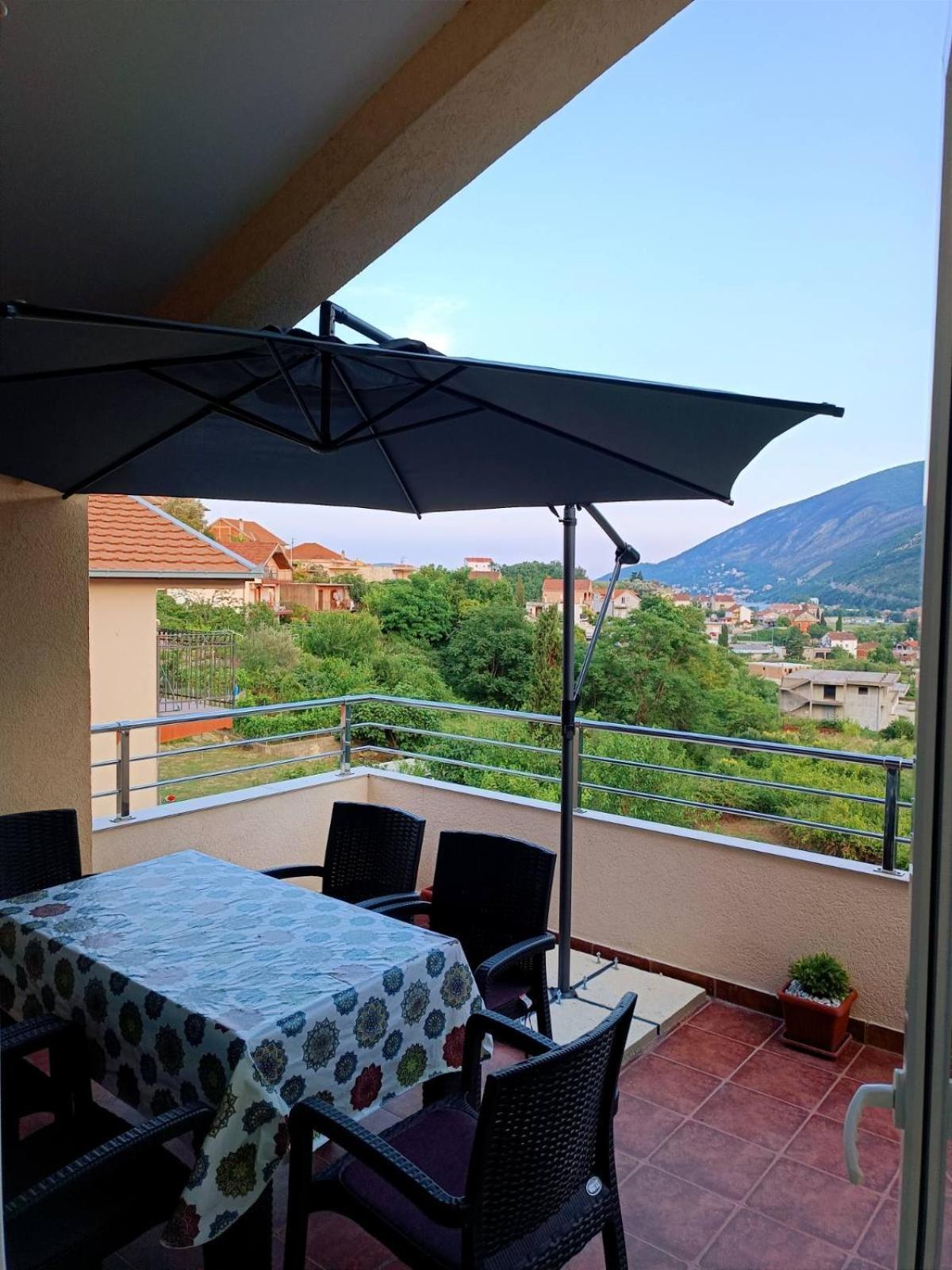 Jovana -- porodicni apartmani Igalo view 2