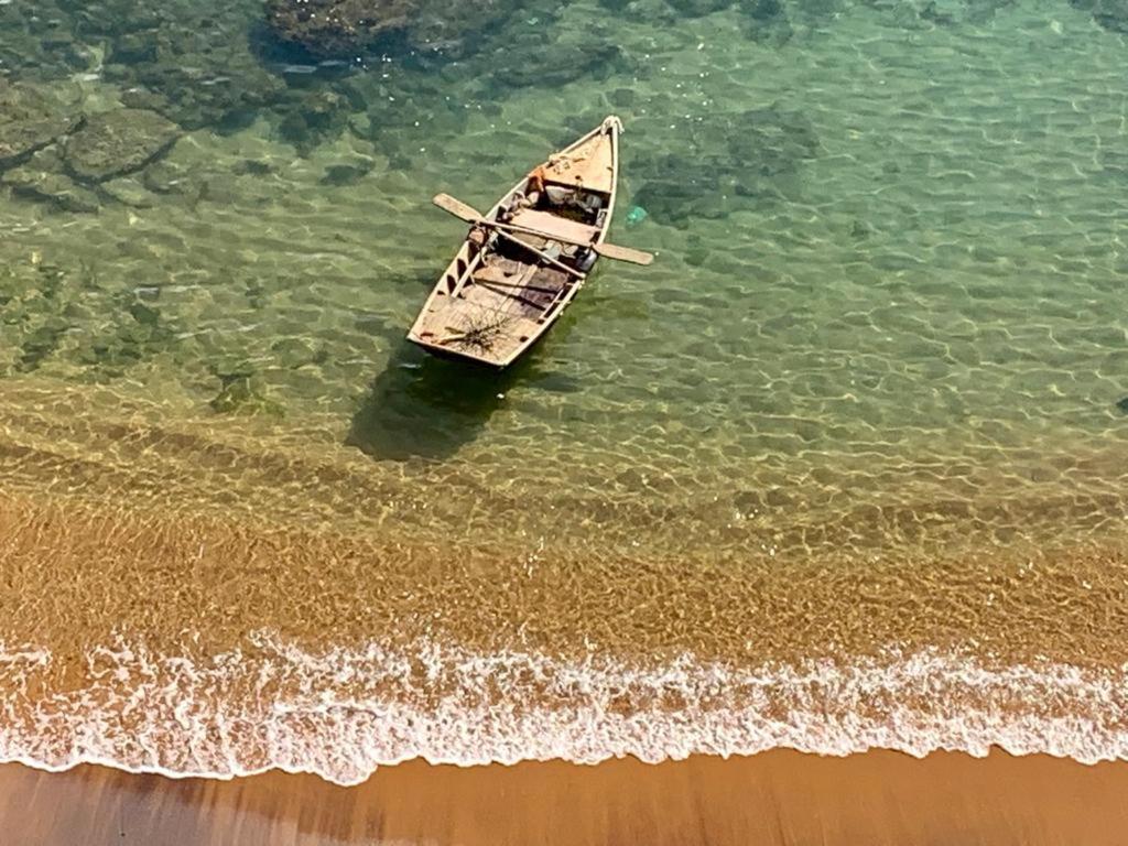 Apartamento vista do mar, pé na areia e águas tranquilas, no cento de Guarapari
