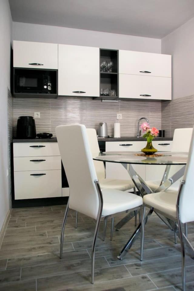 Apartment Bruna-Balcony & Free Parking near Split