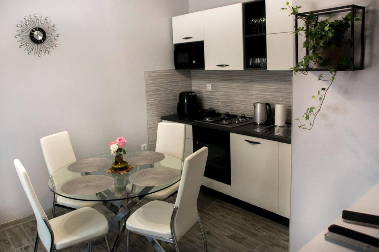 Apartment Bruna-Balcony & Free Parking near Split
