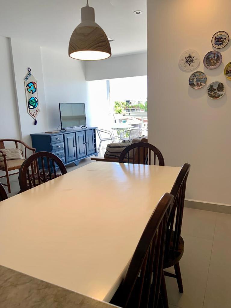 Apartamento vista do mar, pé na areia e águas tranquilas, no cento de Guarapari