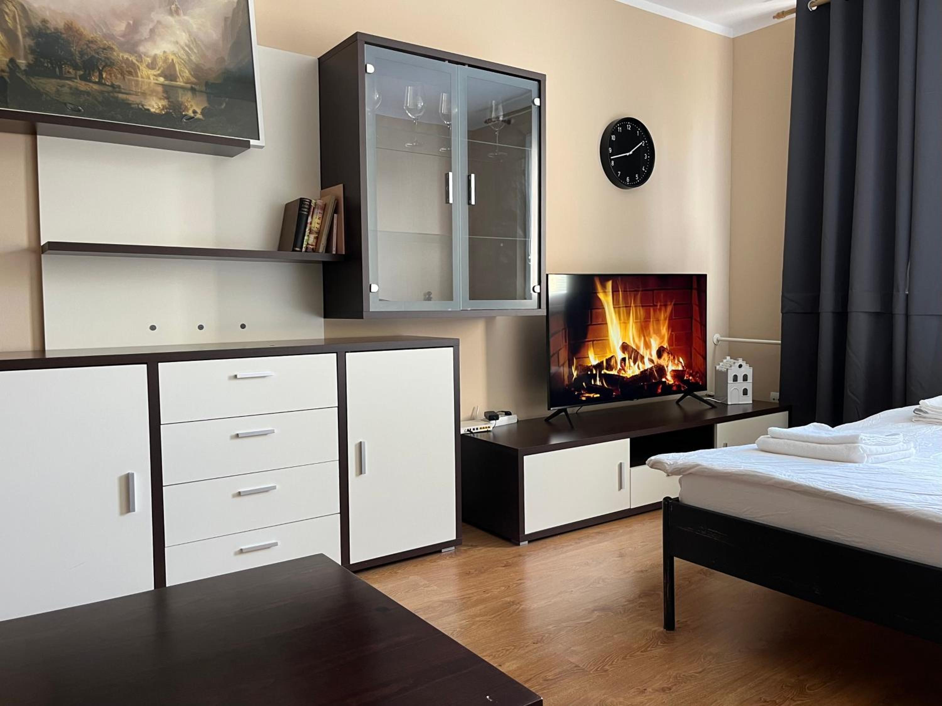 Elegant Escape apartment - free parking, easy access to City Centre view 4