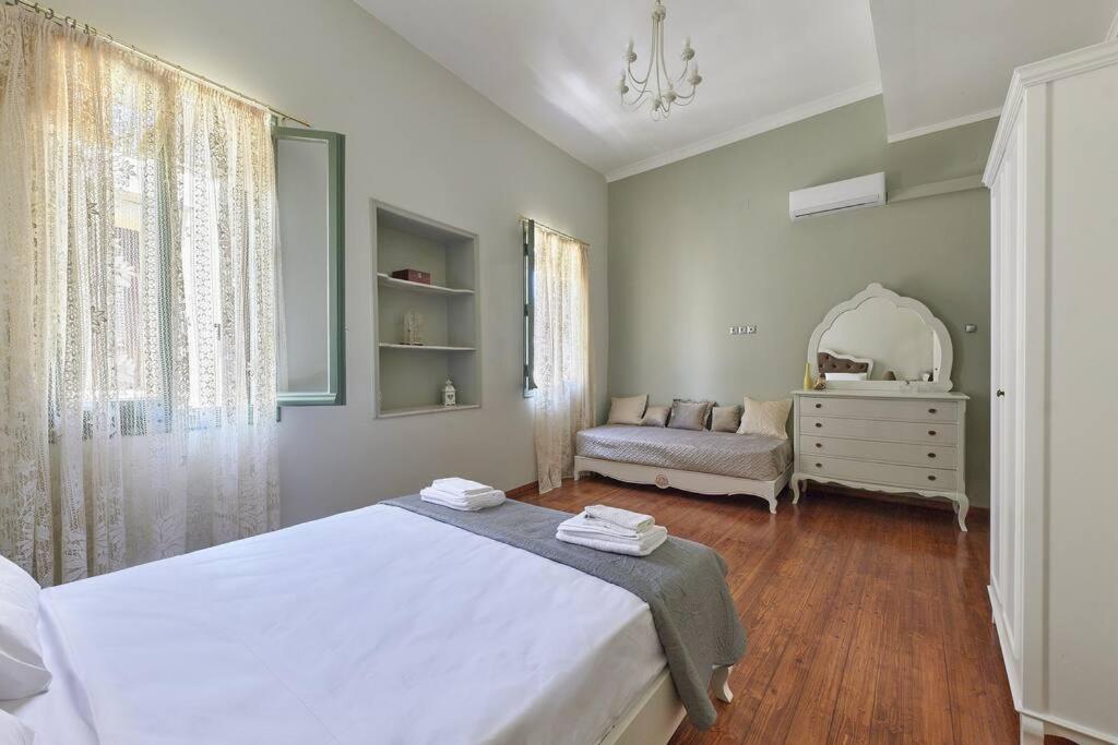 Centrally Yours: Spacious House in the City Center view 4