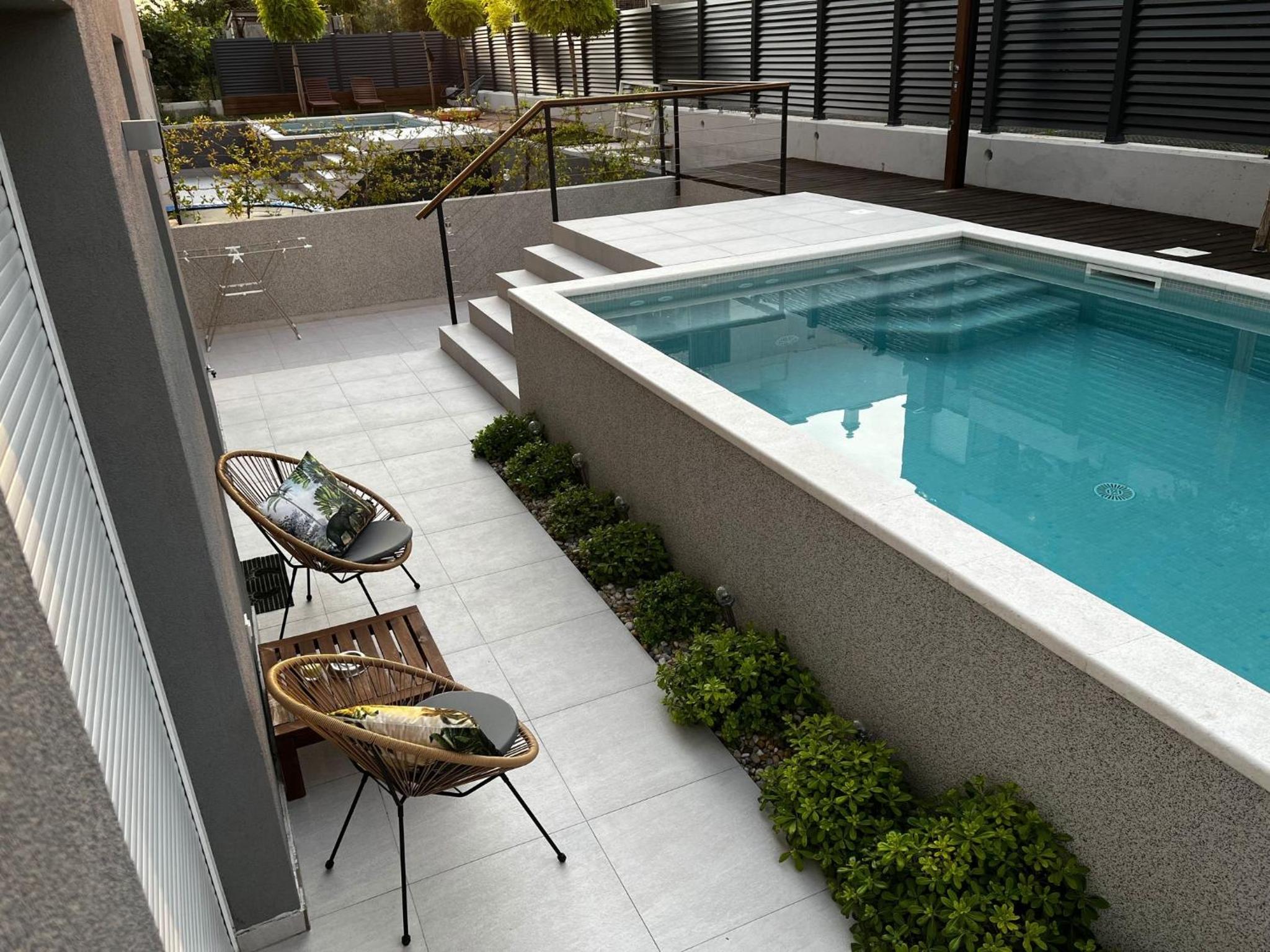 Cozy seaside apartment with pool & terrace view 5
