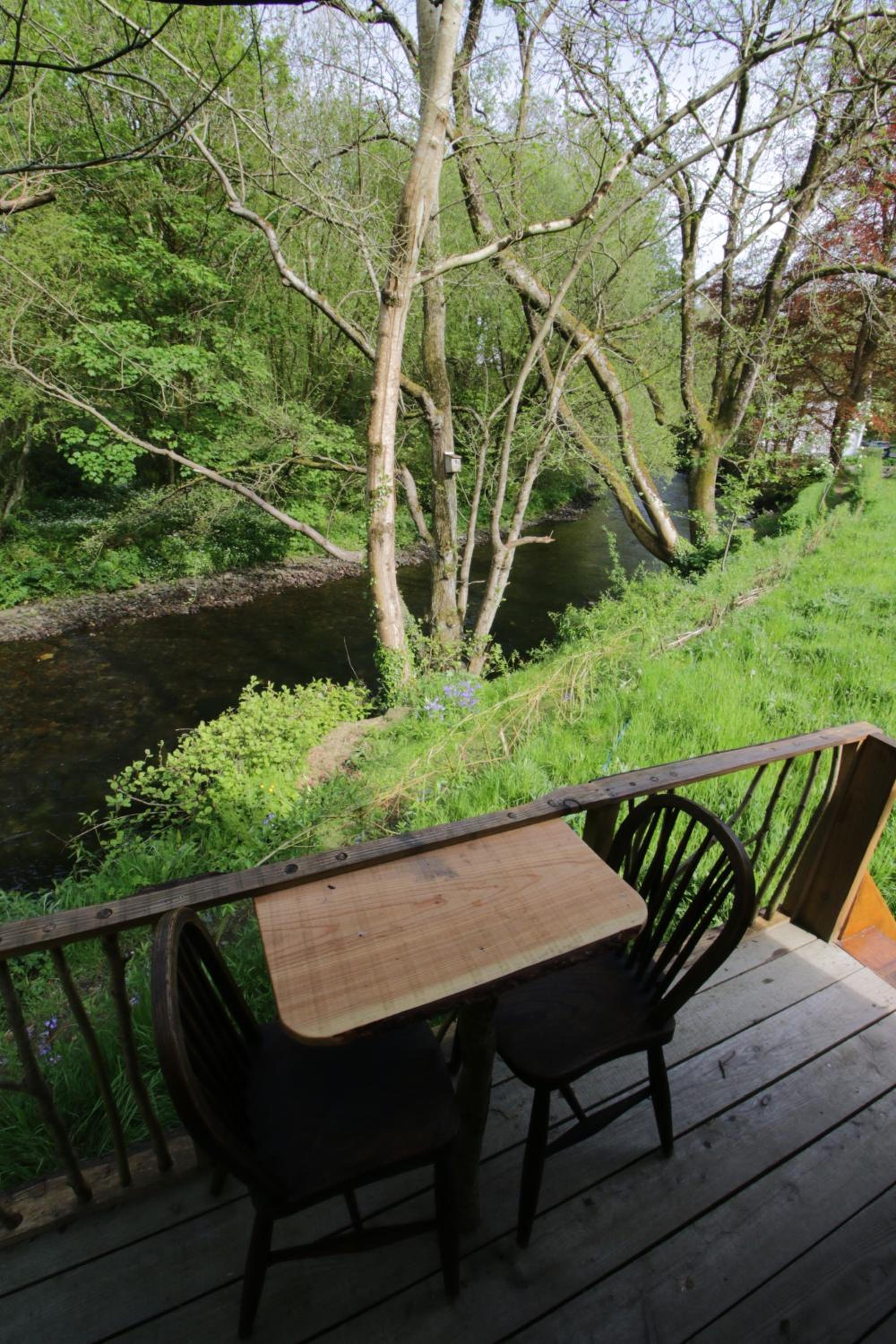 Caban Delor. Off-grid glamping experience. Walking distance into Caernarfon. 20-min drive to Snowdonia or Anglesey. view 5