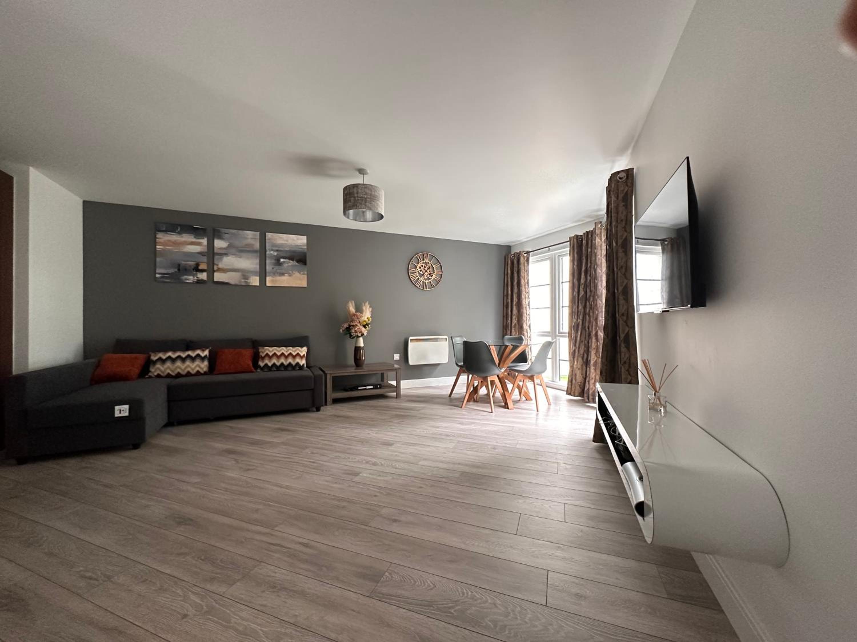 Luxury Apartments - Wallis Square, Farnborough view 3