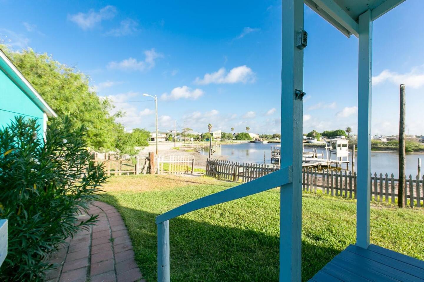 Waterfront Laguna Madre Bayhouse - Fishing, Birding & Family Retreat