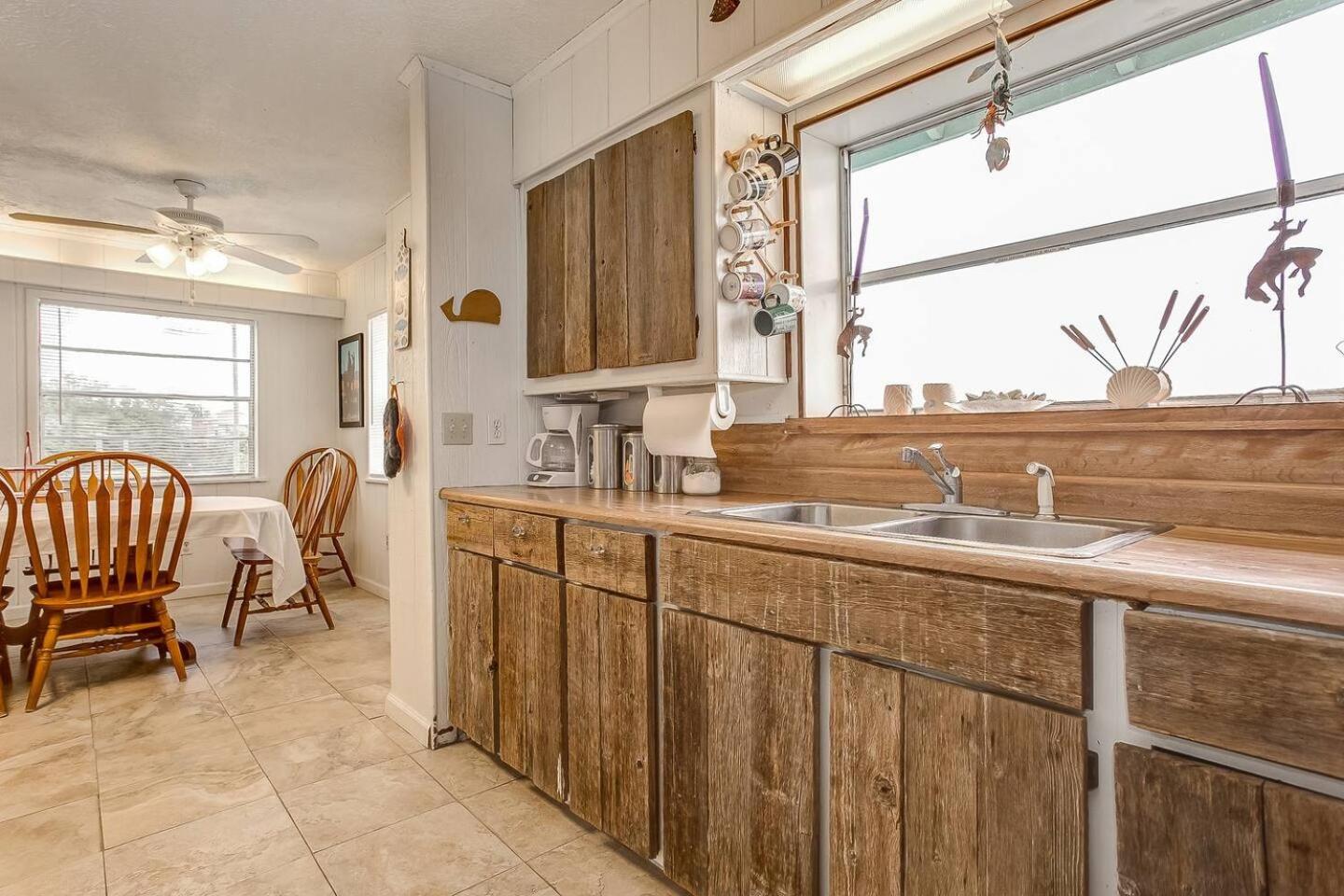 Waterfront Laguna Madre Bayhouse - Fishing, Birding & Family Retreat