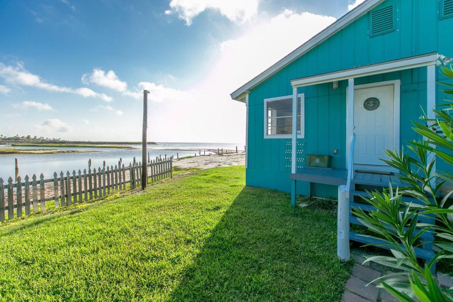 Waterfront Laguna Madre Bayhouse - Fishing, Birding & Family Retreat