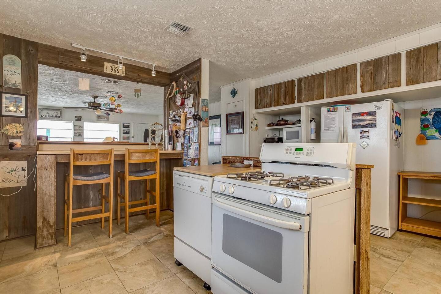 Waterfront Laguna Madre Bayhouse - Fishing, Birding & Family Retreat