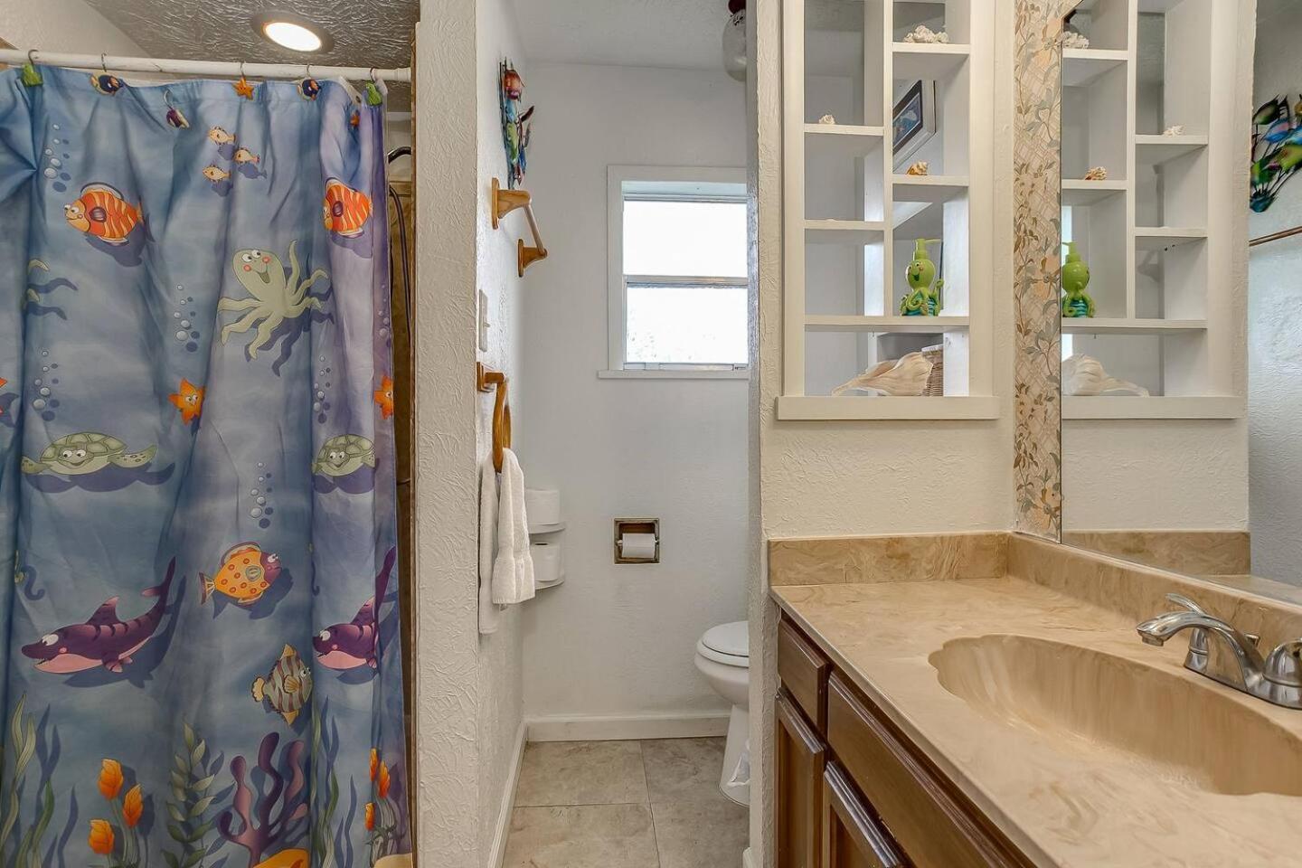 Waterfront Laguna Madre Bayhouse - Fishing, Birding & Family Retreat