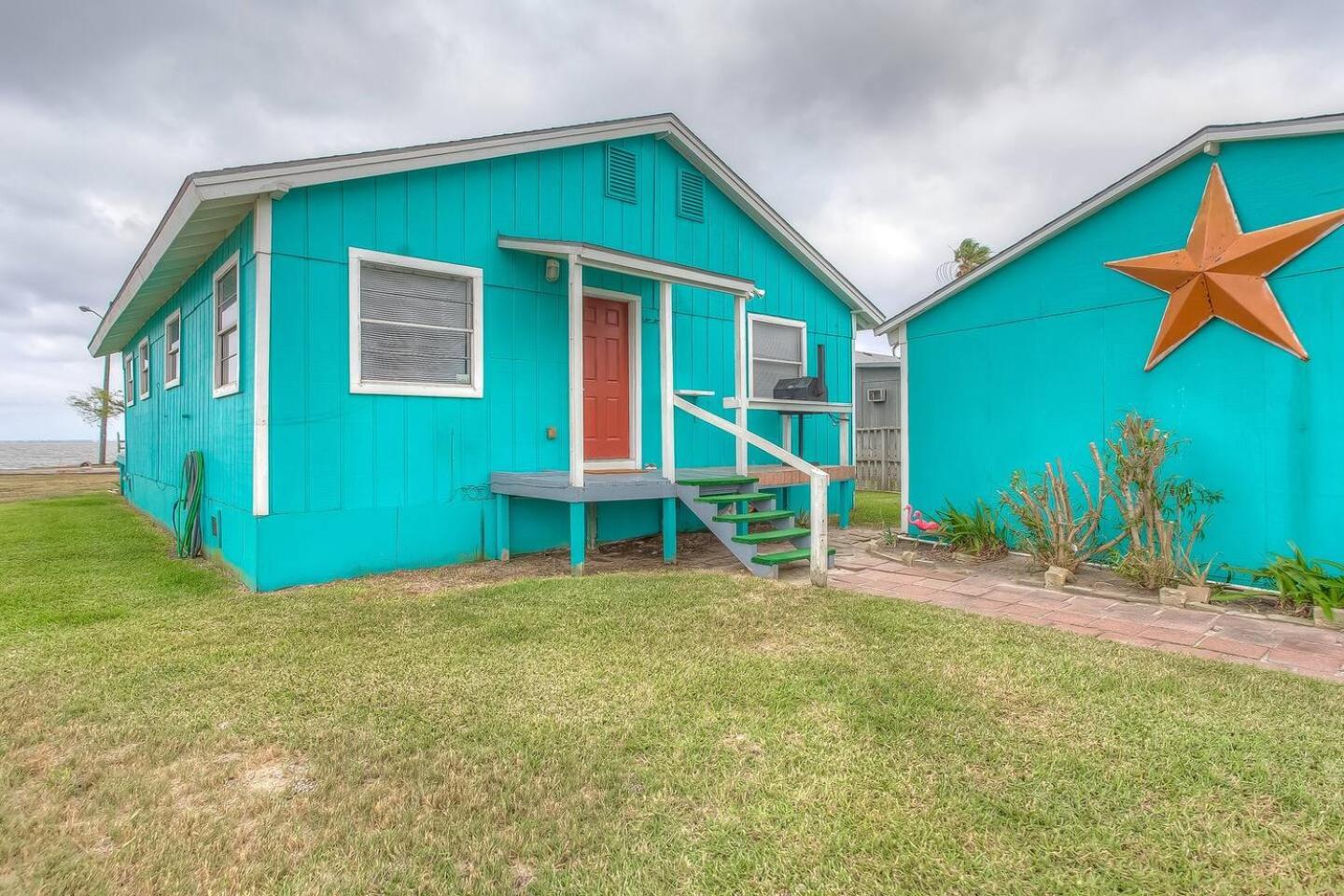 Waterfront Laguna Madre Bayhouse - Fishing, Birding & Family Retreat