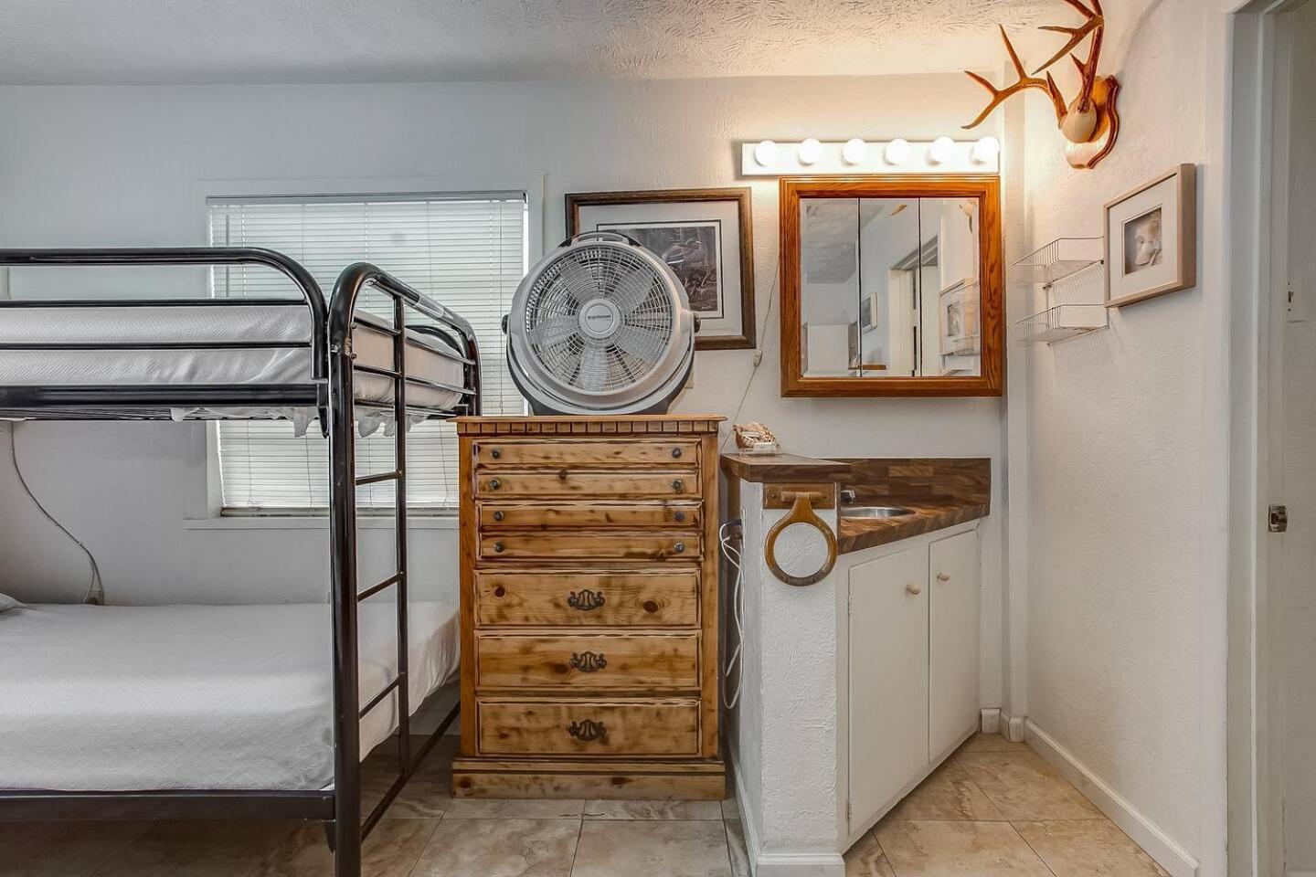 Waterfront Laguna Madre Bayhouse - Fishing, Birding & Family Retreat