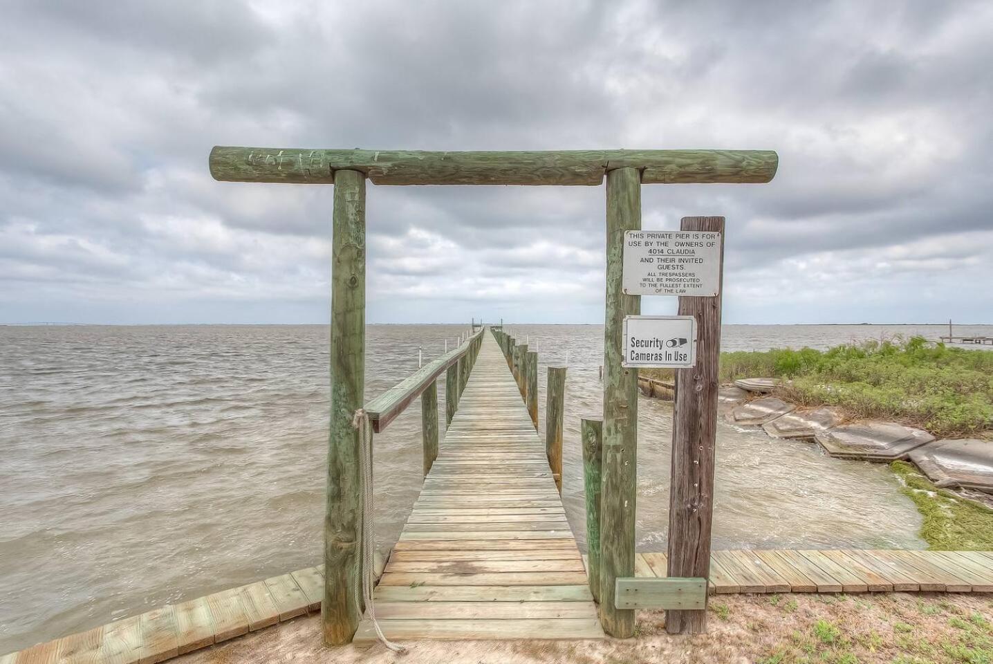 Waterfront Laguna Madre Bayhouse - Fishing, Birding & Family Retreat