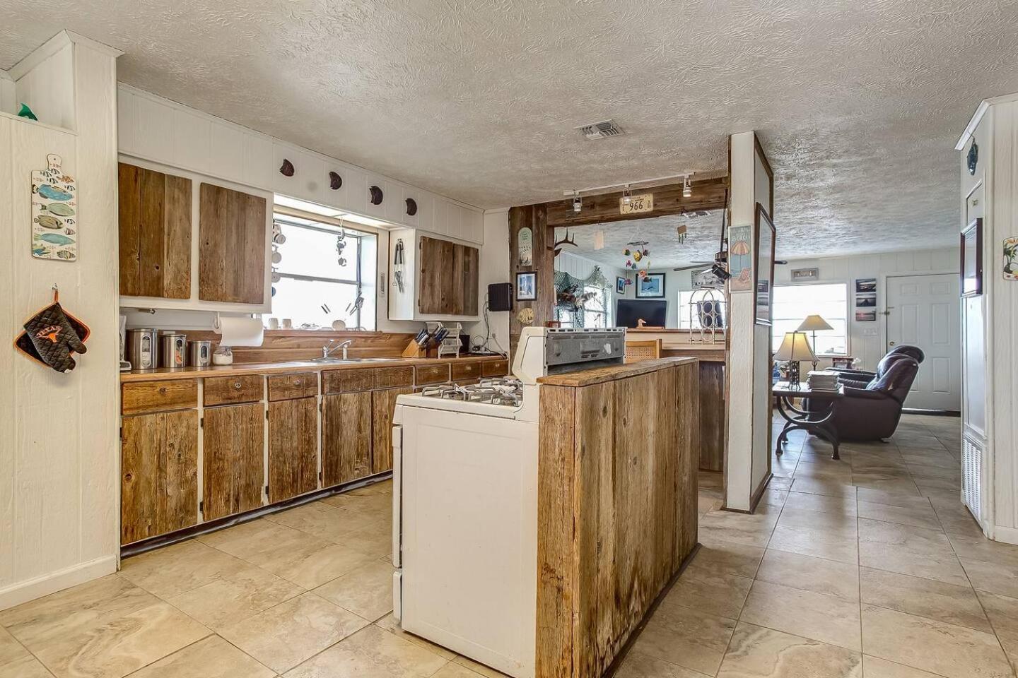 Waterfront Laguna Madre Bayhouse - Fishing, Birding & Family Retreat
